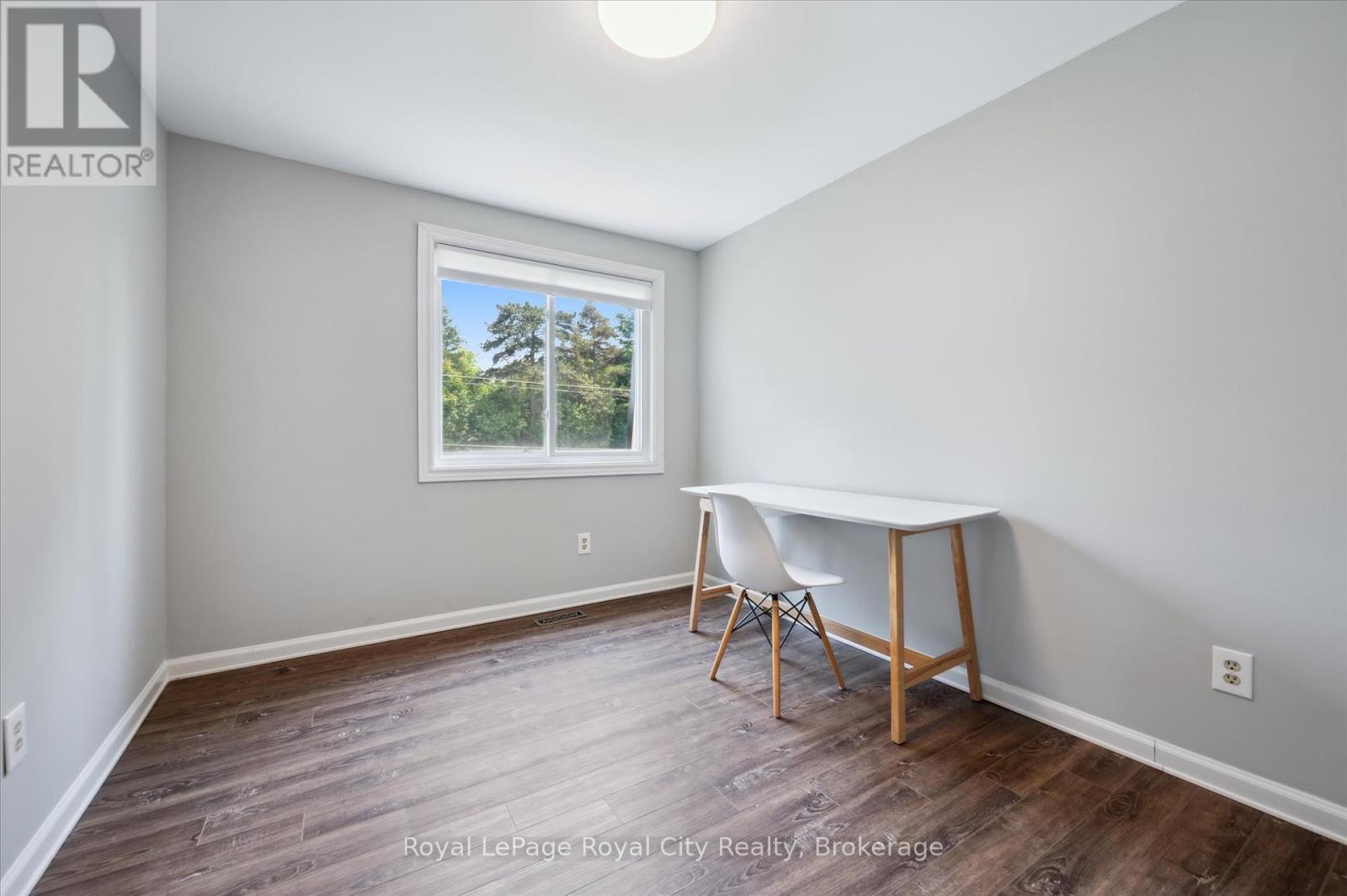 












16 - 120 COUNTRY CLUB DRIVE W

,
Guelph (Victoria North),




Ontario
N1E3K7

