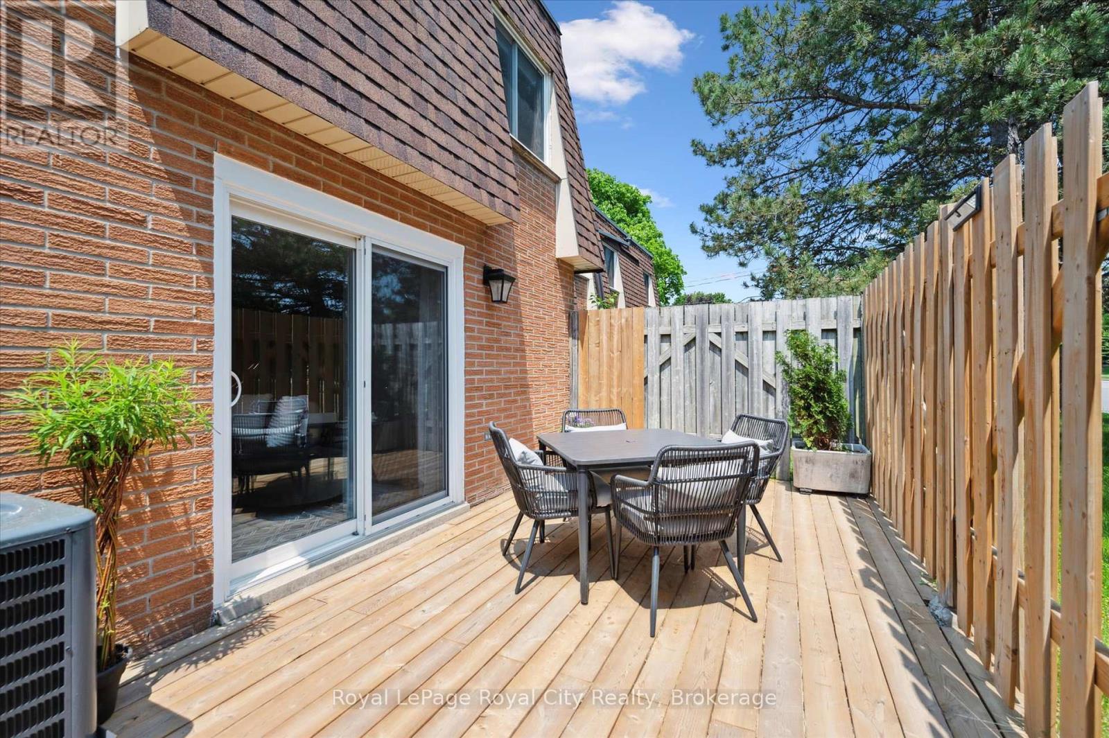 












16 - 120 COUNTRY CLUB DRIVE W

,
Guelph (Victoria North),




Ontario
N1E3K7

