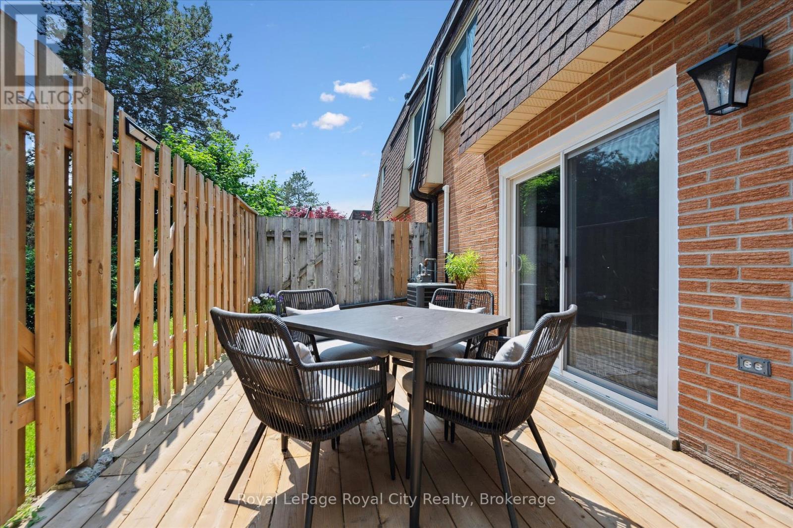 












16 - 120 COUNTRY CLUB DRIVE W

,
Guelph (Victoria North),




Ontario
N1E3K7

