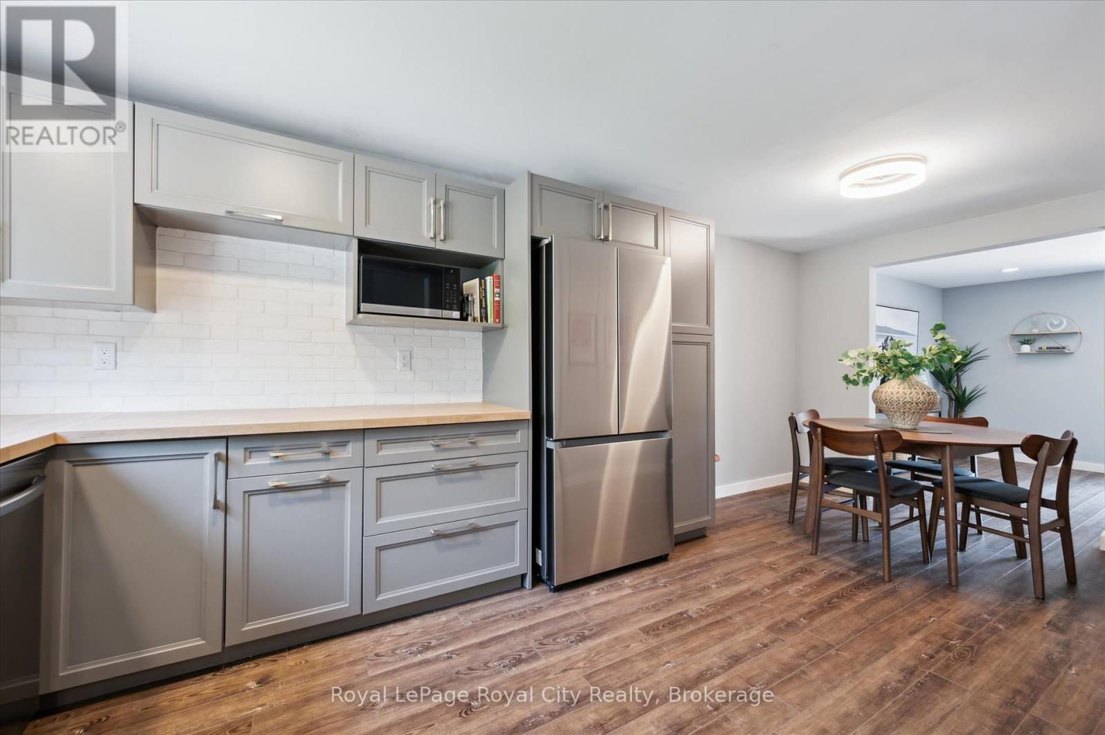 












16 - 120 COUNTRY CLUB DRIVE W

,
Guelph (Victoria North),




Ontario
N1E3K7


