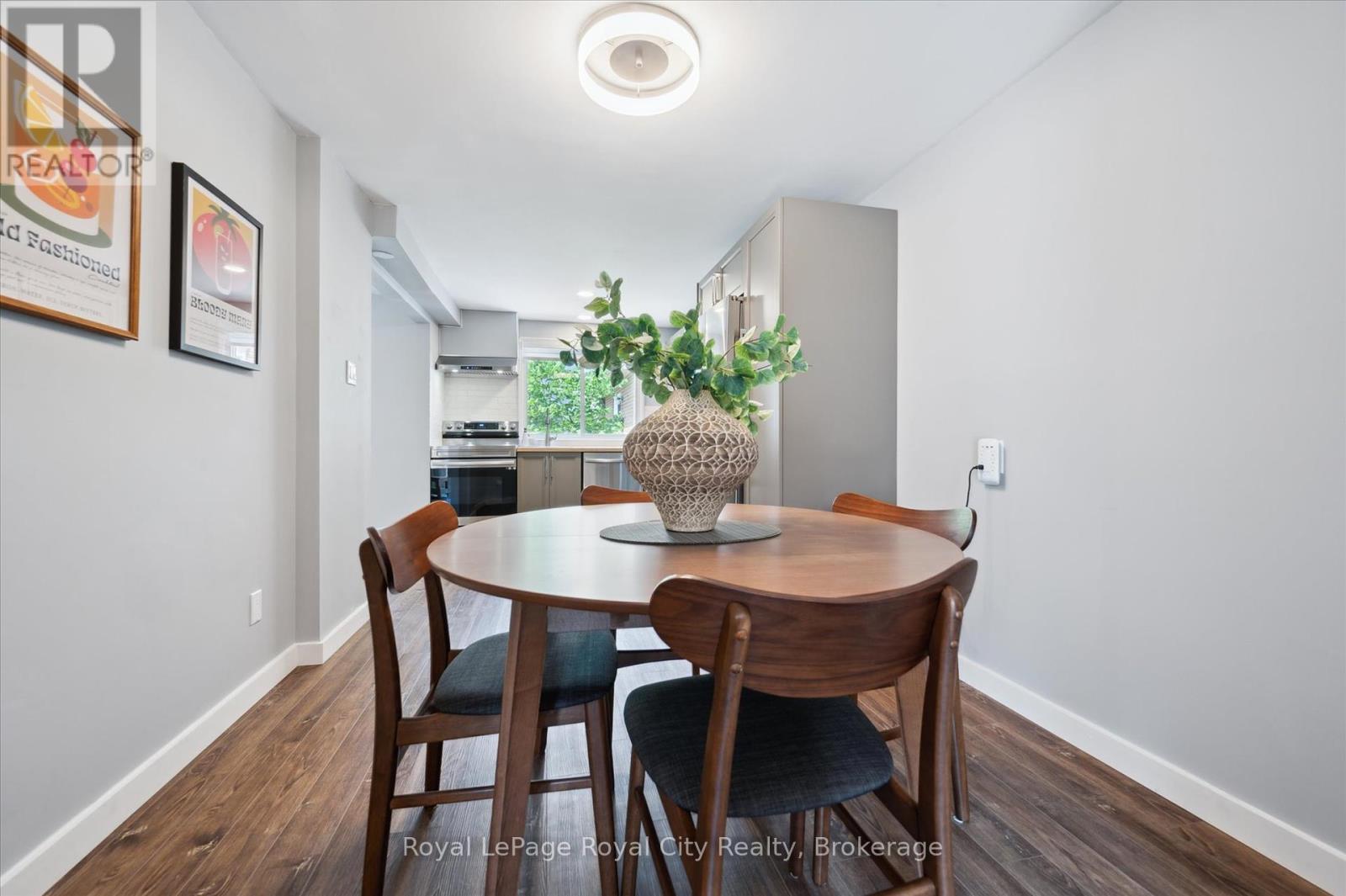 












16 - 120 COUNTRY CLUB DRIVE W

,
Guelph (Victoria North),




Ontario
N1E3K7

