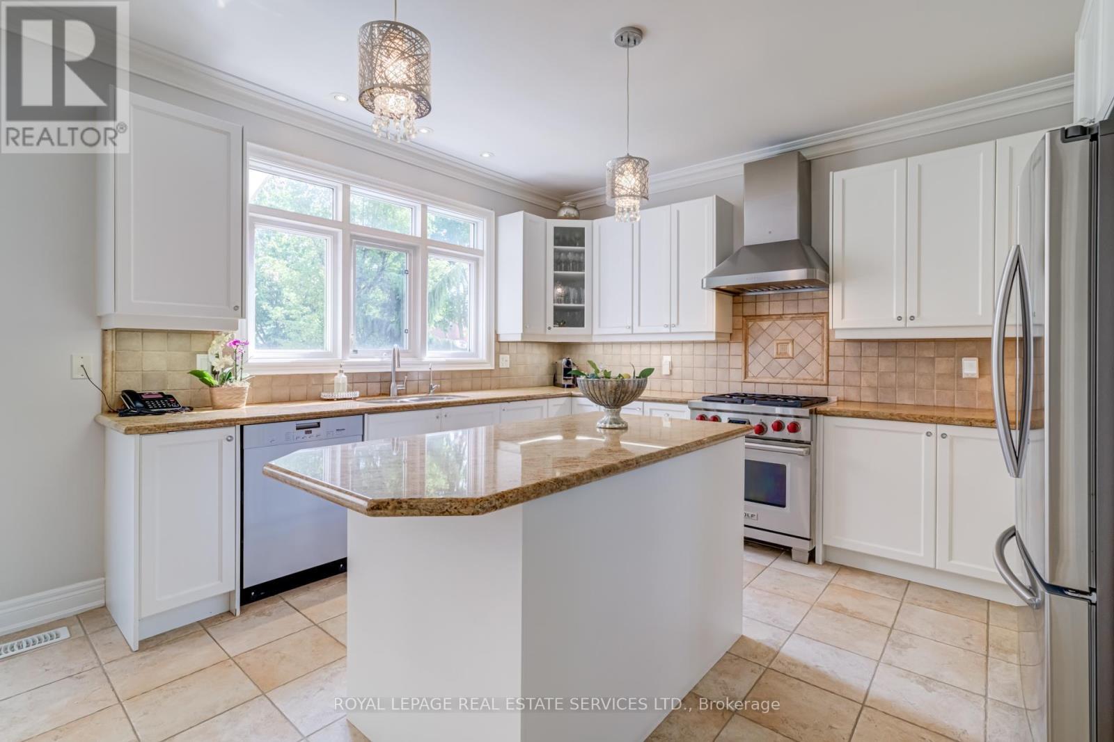 












5 XAVIER COURT

,
Brampton,




Ontario
L6Y5S1

