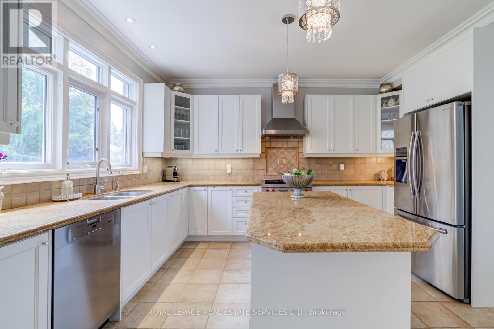 












5 XAVIER COURT

,
Brampton,




Ontario
L6Y5S1

