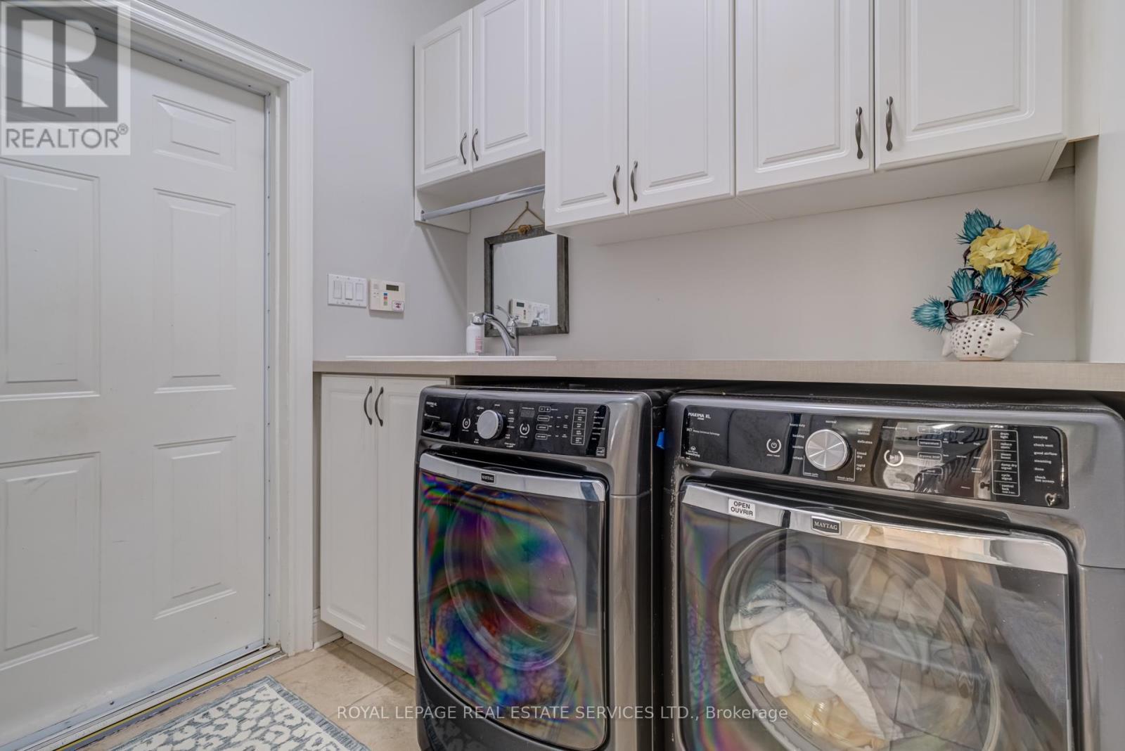 












5 XAVIER COURT

,
Brampton,




Ontario
L6Y5S1

