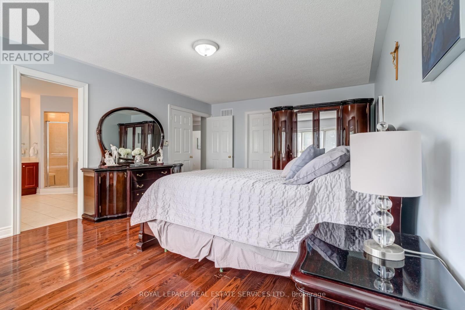 












5 XAVIER COURT

,
Brampton,




Ontario
L6Y5S1


