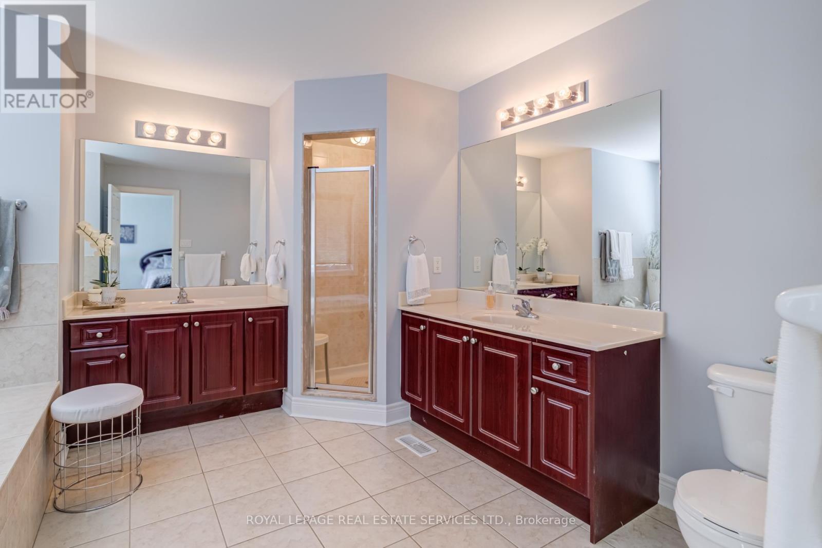 












5 XAVIER COURT

,
Brampton,




Ontario
L6Y5S1

