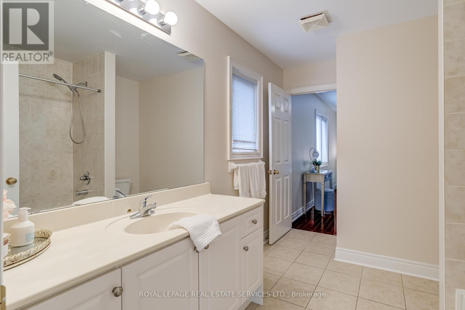 












5 XAVIER COURT

,
Brampton,




Ontario
L6Y5S1

