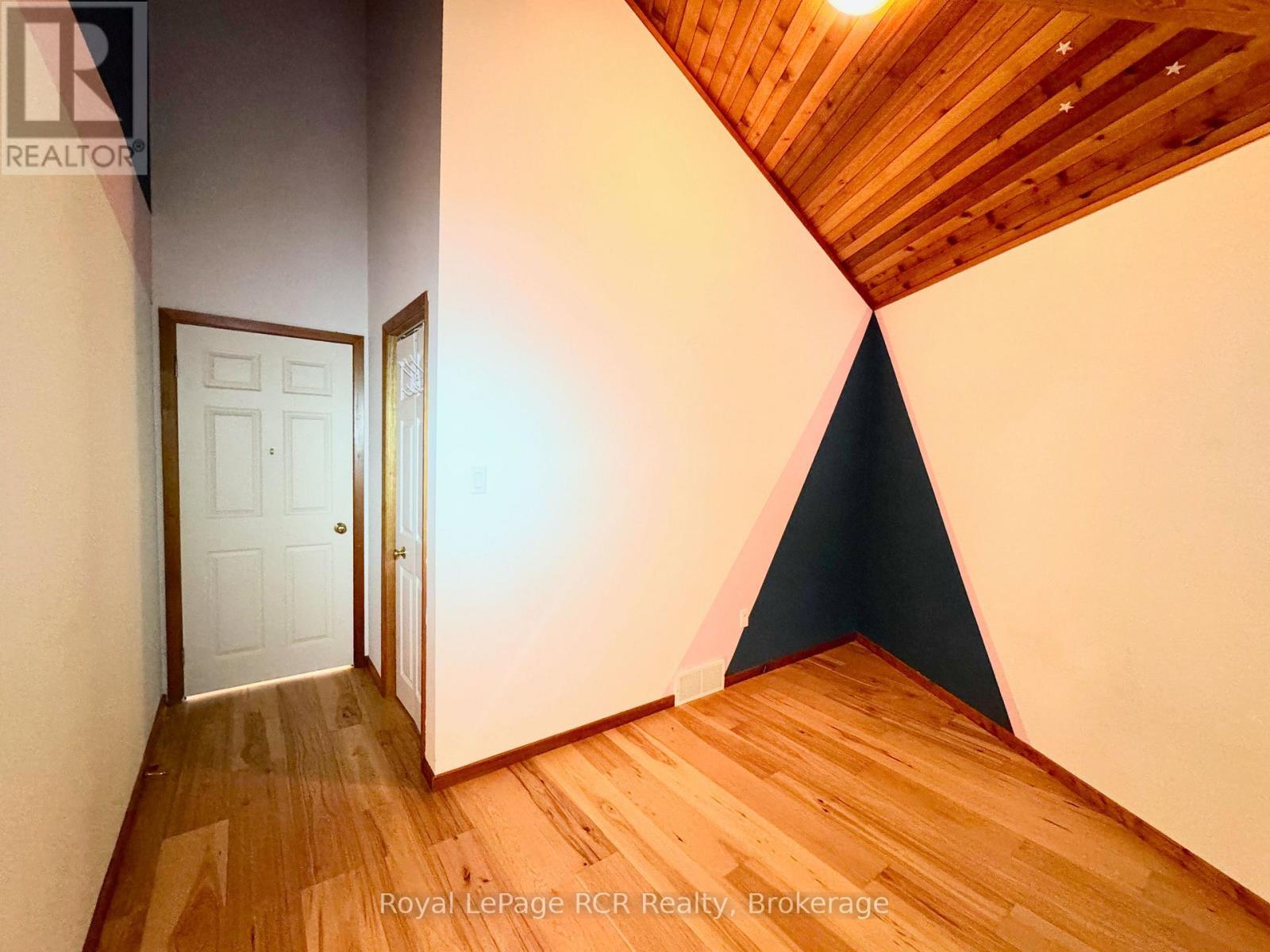 












15 GEORGIAN DRIVE

,
Northern Bruce Peninsula,




Ontario
N0H1W0

