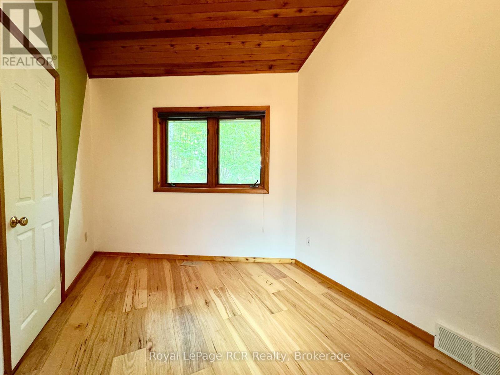 












15 GEORGIAN DRIVE

,
Northern Bruce Peninsula,




Ontario
N0H1W0

