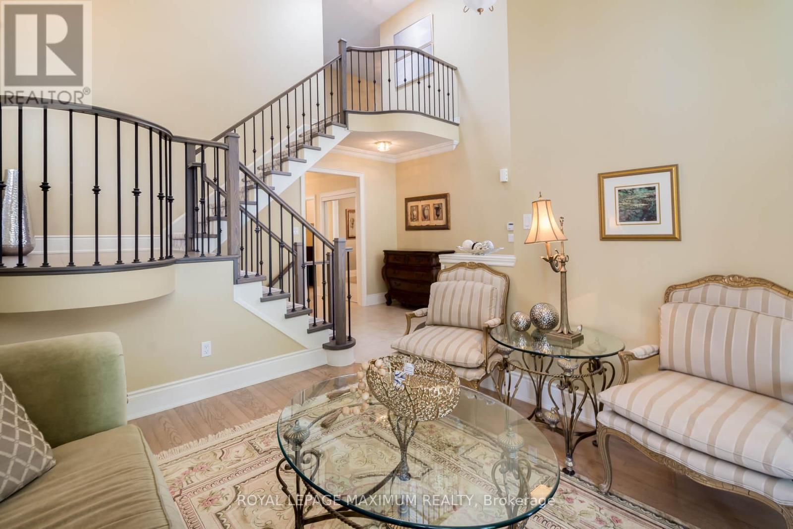 












16 SAINT CLARE BOULEVARD

,
Vaughan,




Ontario
L4H2A2

