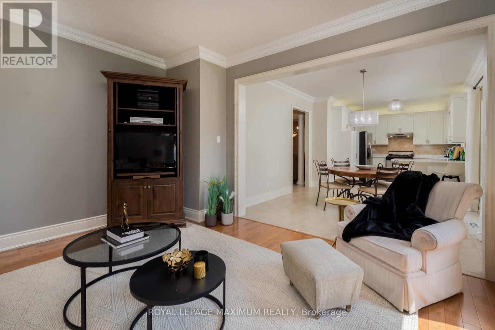 












16 SAINT CLARE BOULEVARD

,
Vaughan,




Ontario
L4H2A2

