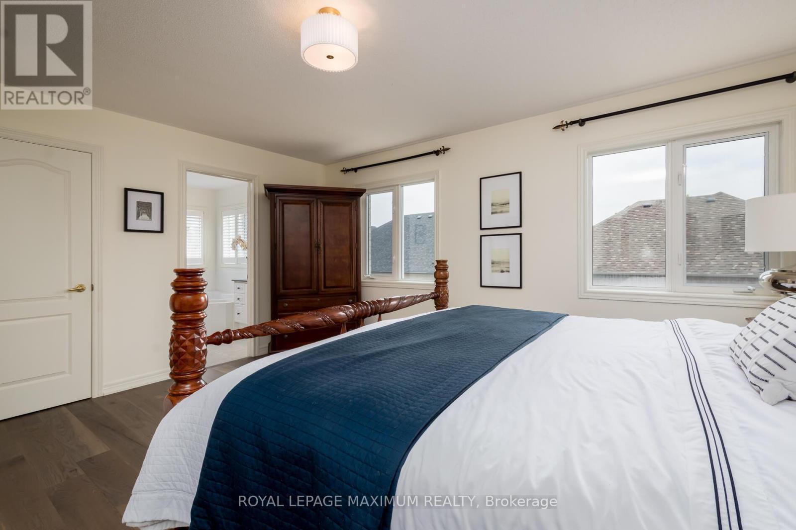 












16 SAINT CLARE BOULEVARD

,
Vaughan,




Ontario
L4H2A2

