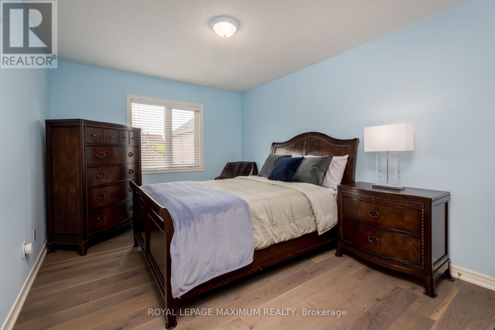 












16 SAINT CLARE BOULEVARD

,
Vaughan,




Ontario
L4H2A2

