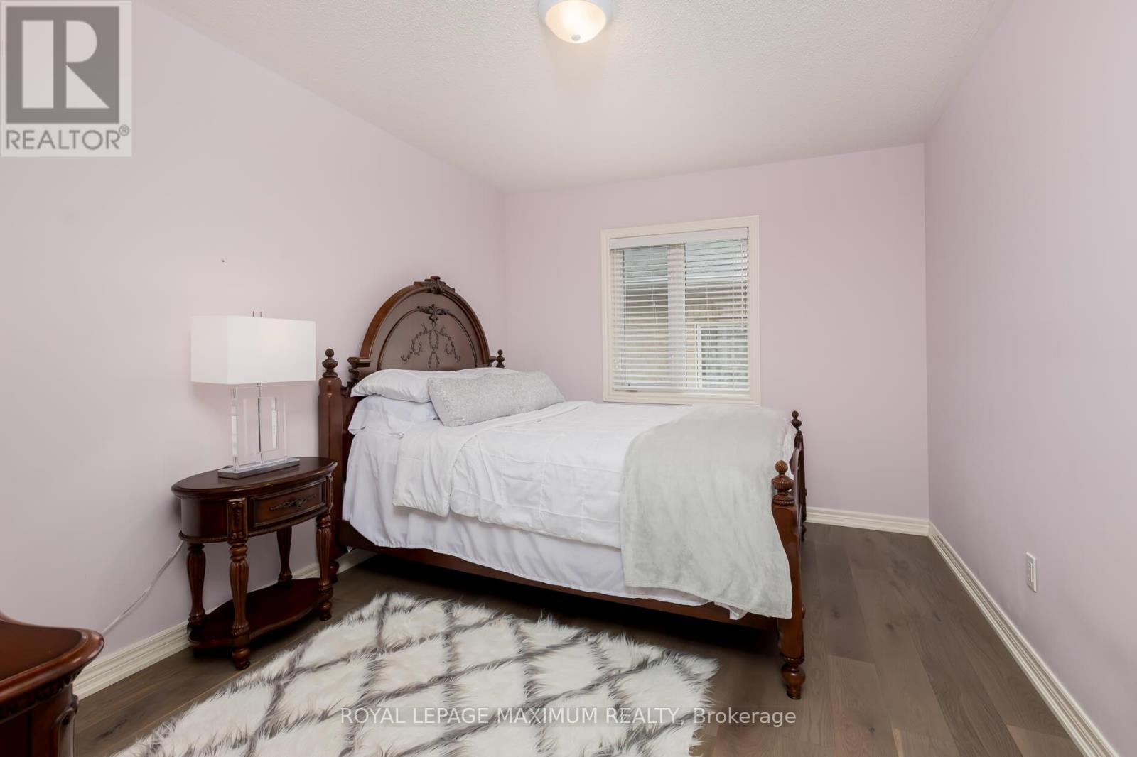 












16 SAINT CLARE BOULEVARD

,
Vaughan,




Ontario
L4H2A2

