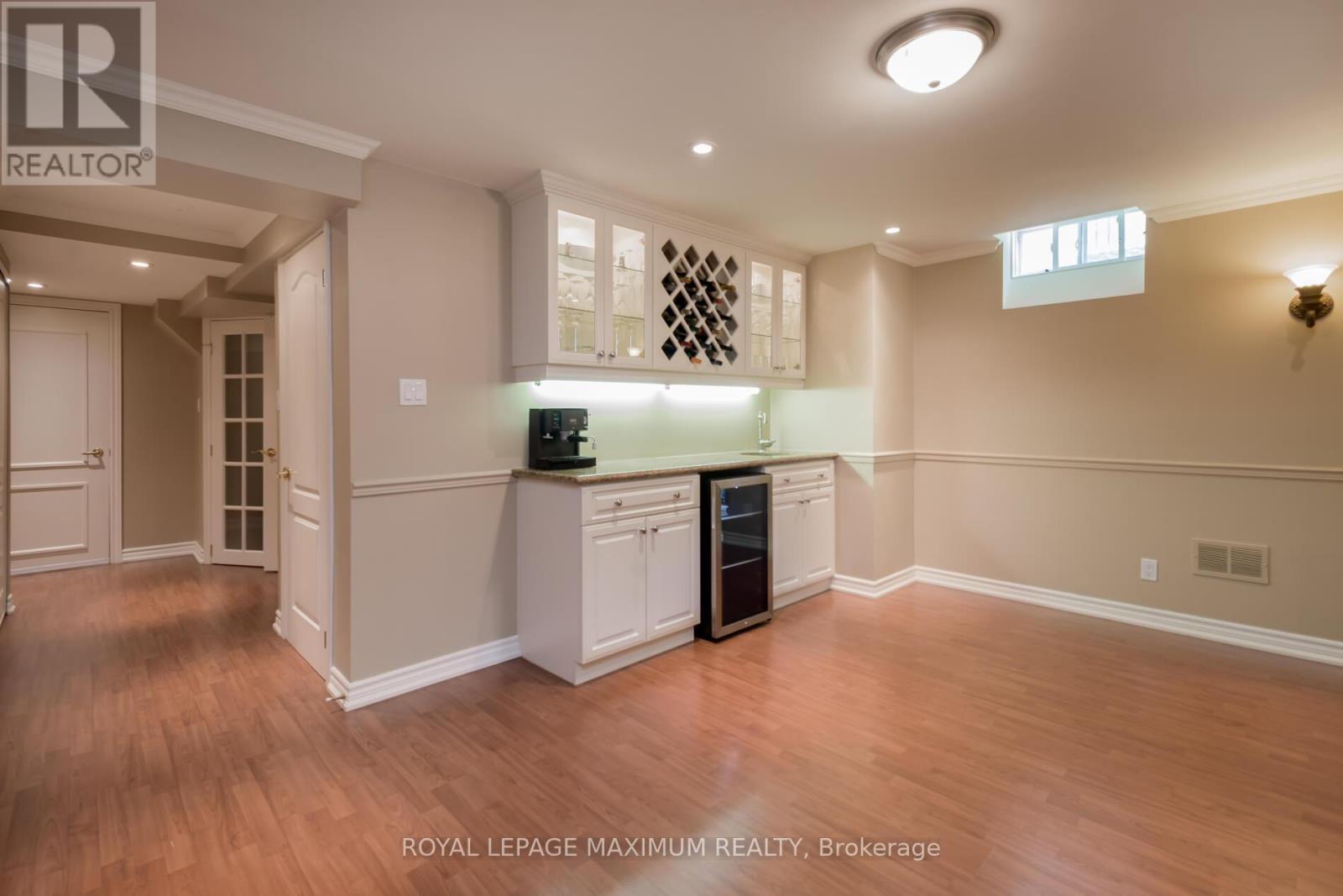 












16 SAINT CLARE BOULEVARD

,
Vaughan,




Ontario
L4H2A2

