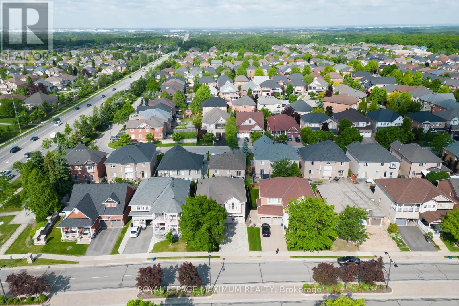 












16 SAINT CLARE BOULEVARD

,
Vaughan,




Ontario
L4H2A2

