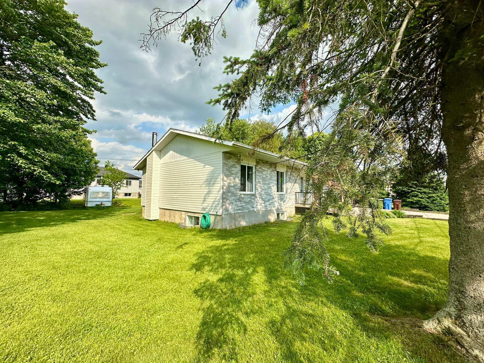









18


Rue Cadieux

,
Brownsburg-Chatham,




QC
J8G1N6

