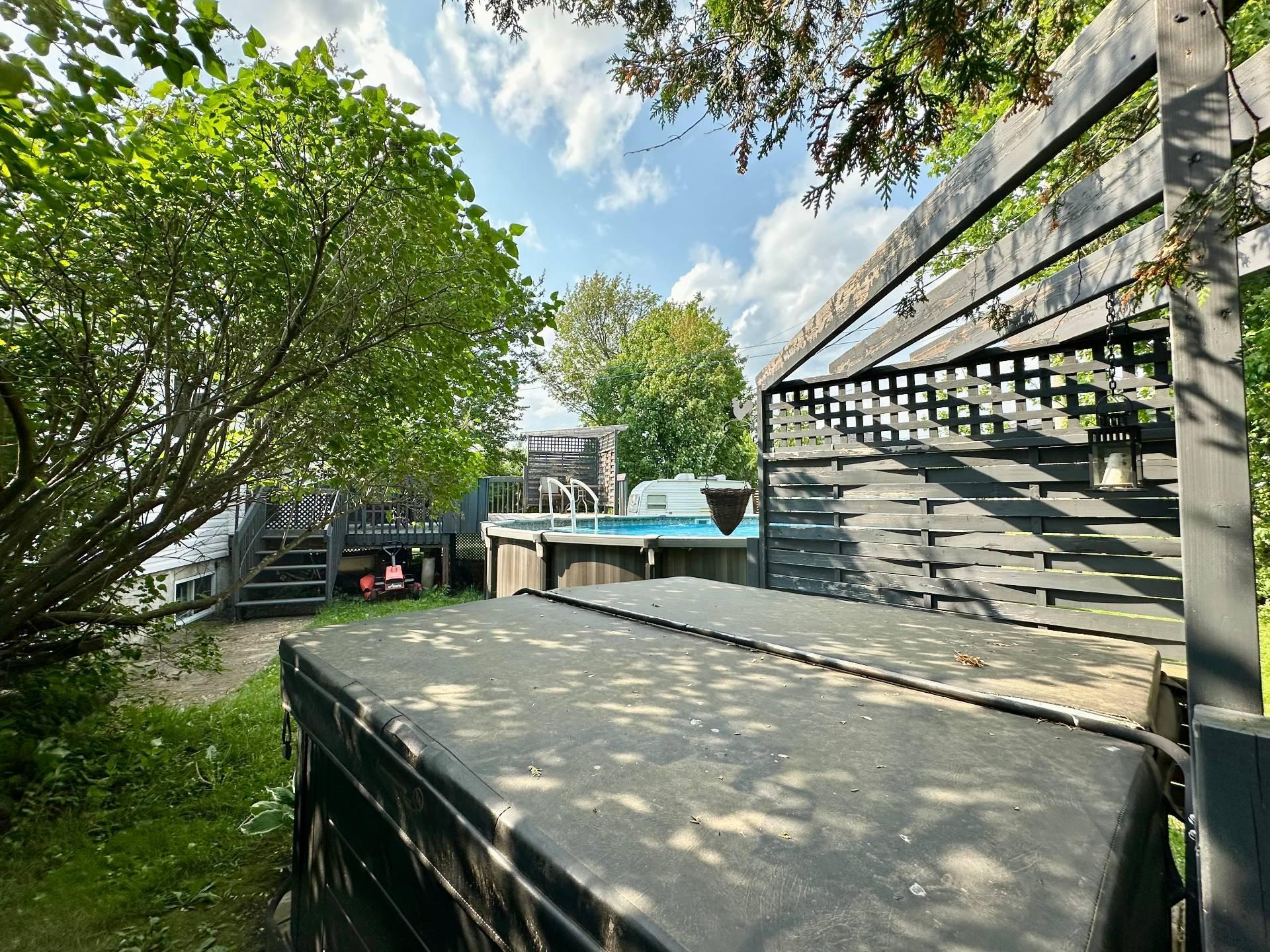 









18


Rue Cadieux

,
Brownsburg-Chatham,




QC
J8G1N6


