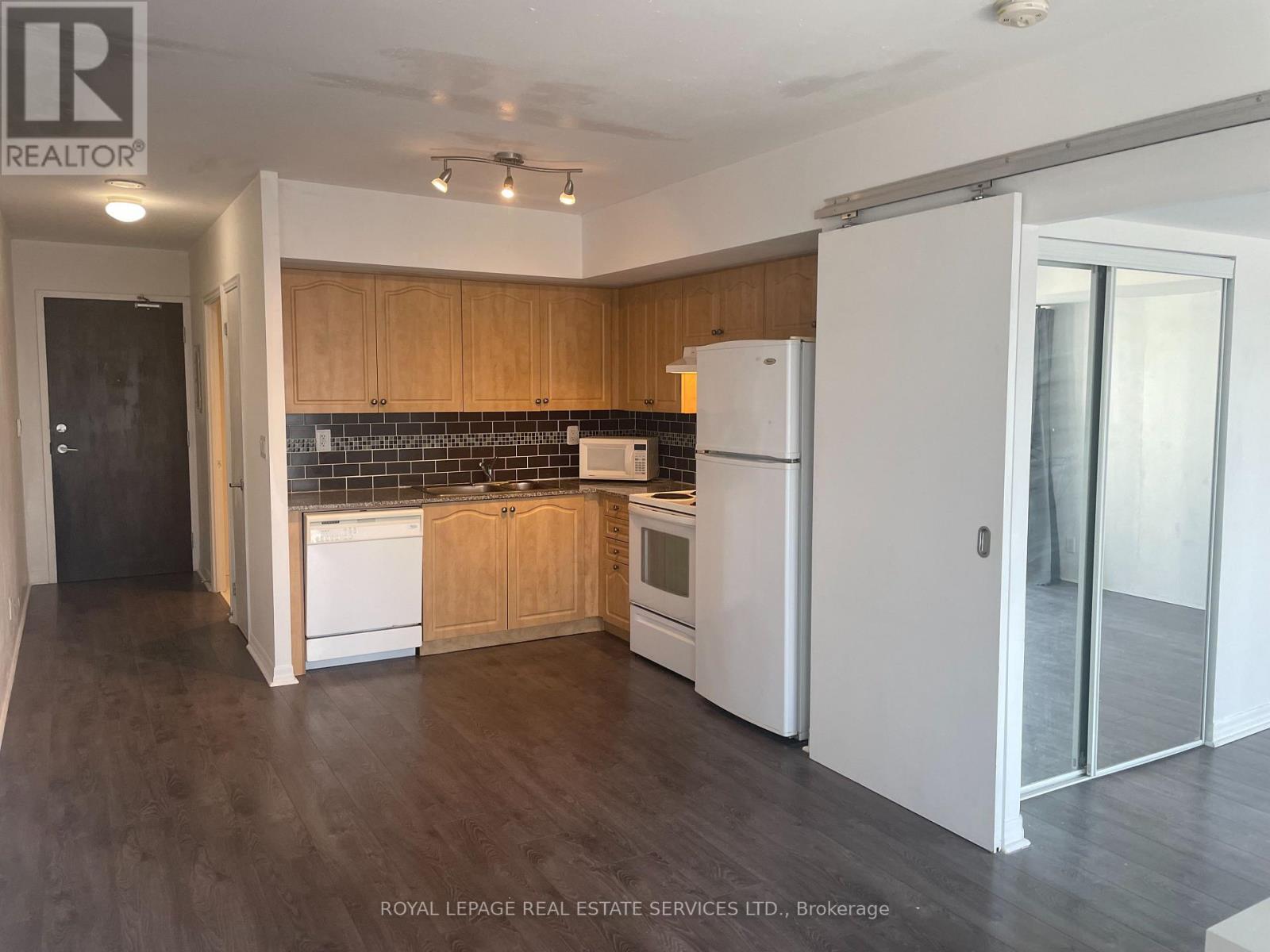 












1204 - 22 WELLESLEY STREET E

,
Toronto,




Ontario
M4Y1G3


