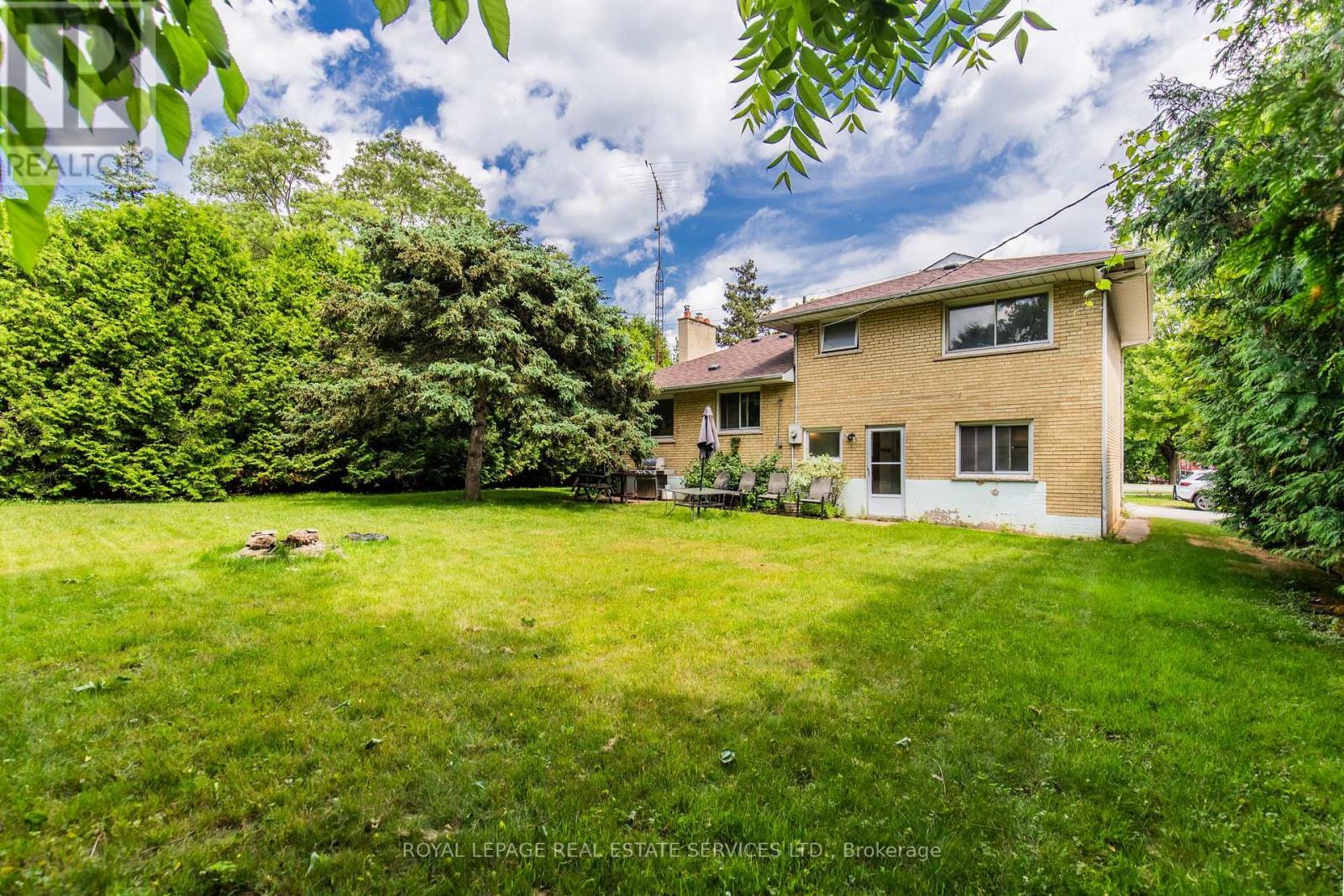 












UNIT #2 - 227 LAKESHORE ROAD W

,
Oakville,




Ontario
L6K1E9

