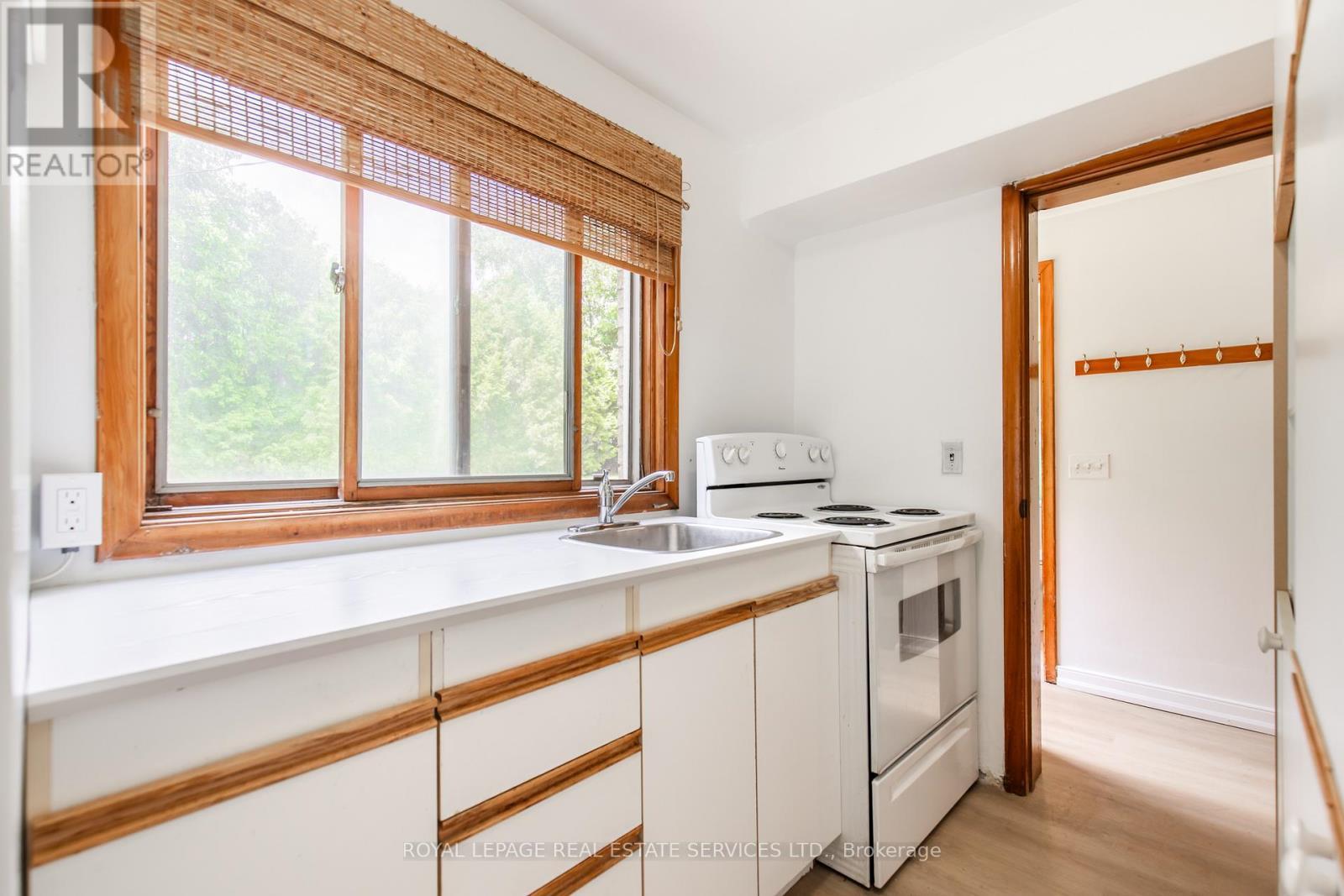 












UNIT #2 - 227 LAKESHORE ROAD W

,
Oakville,




Ontario
L6K1E9

