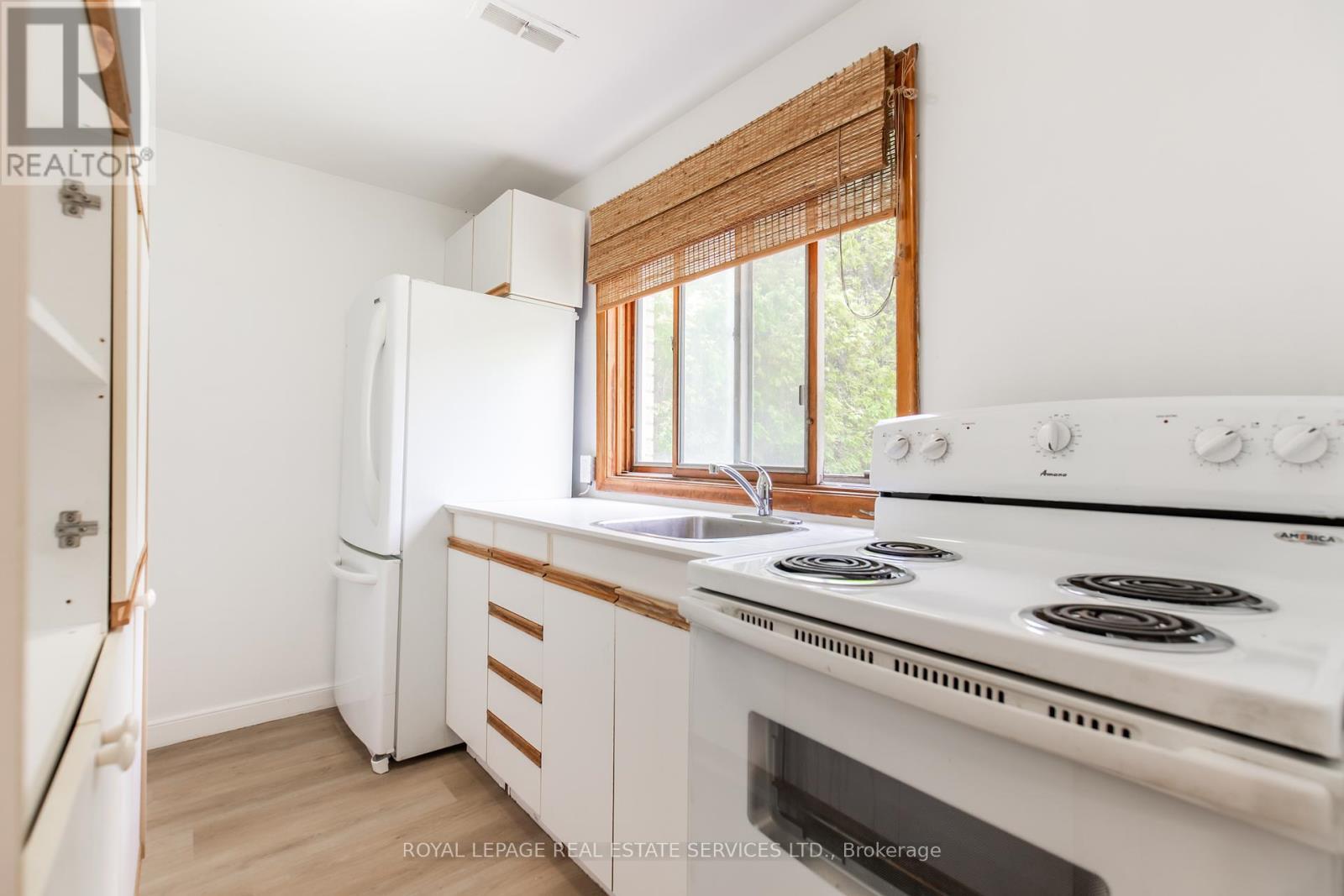 












UNIT #2 - 227 LAKESHORE ROAD W

,
Oakville,




Ontario
L6K1E9

