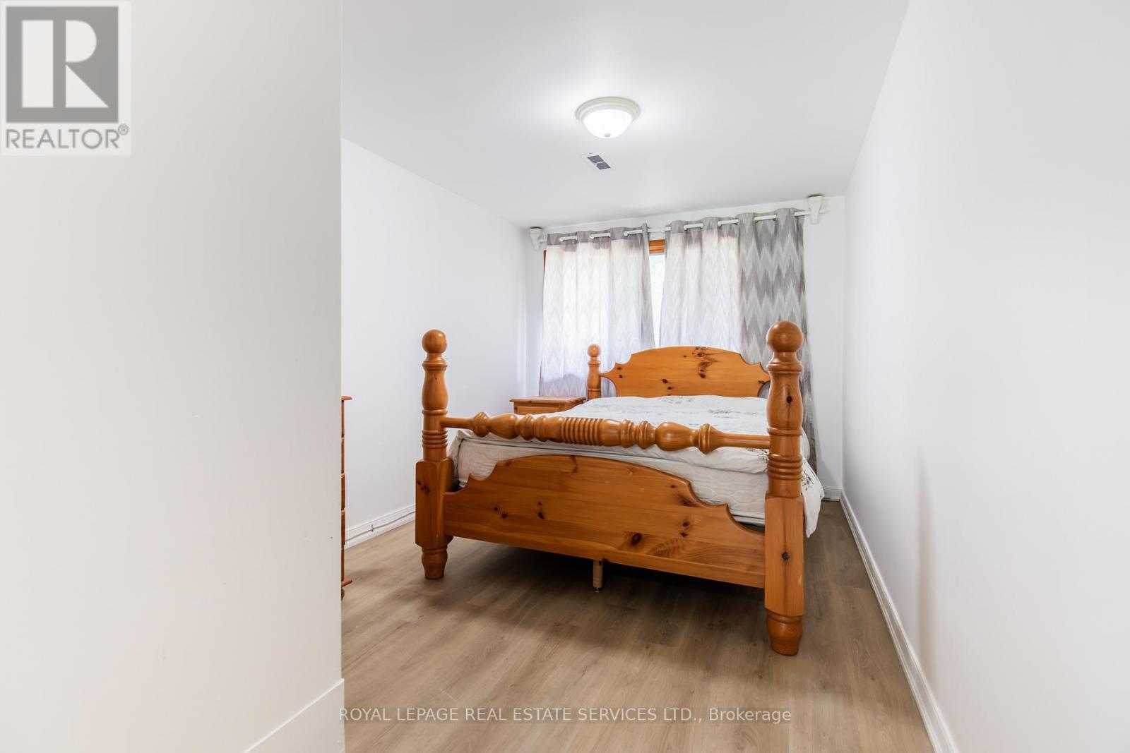 












UNIT #2 - 227 LAKESHORE ROAD W

,
Oakville,




Ontario
L6K1E9

