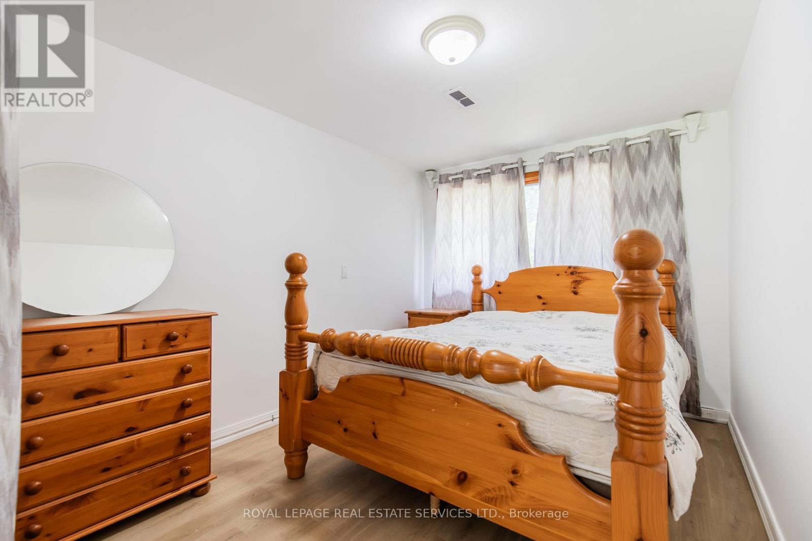 












UNIT #2 - 227 LAKESHORE ROAD W

,
Oakville,




Ontario
L6K1E9

