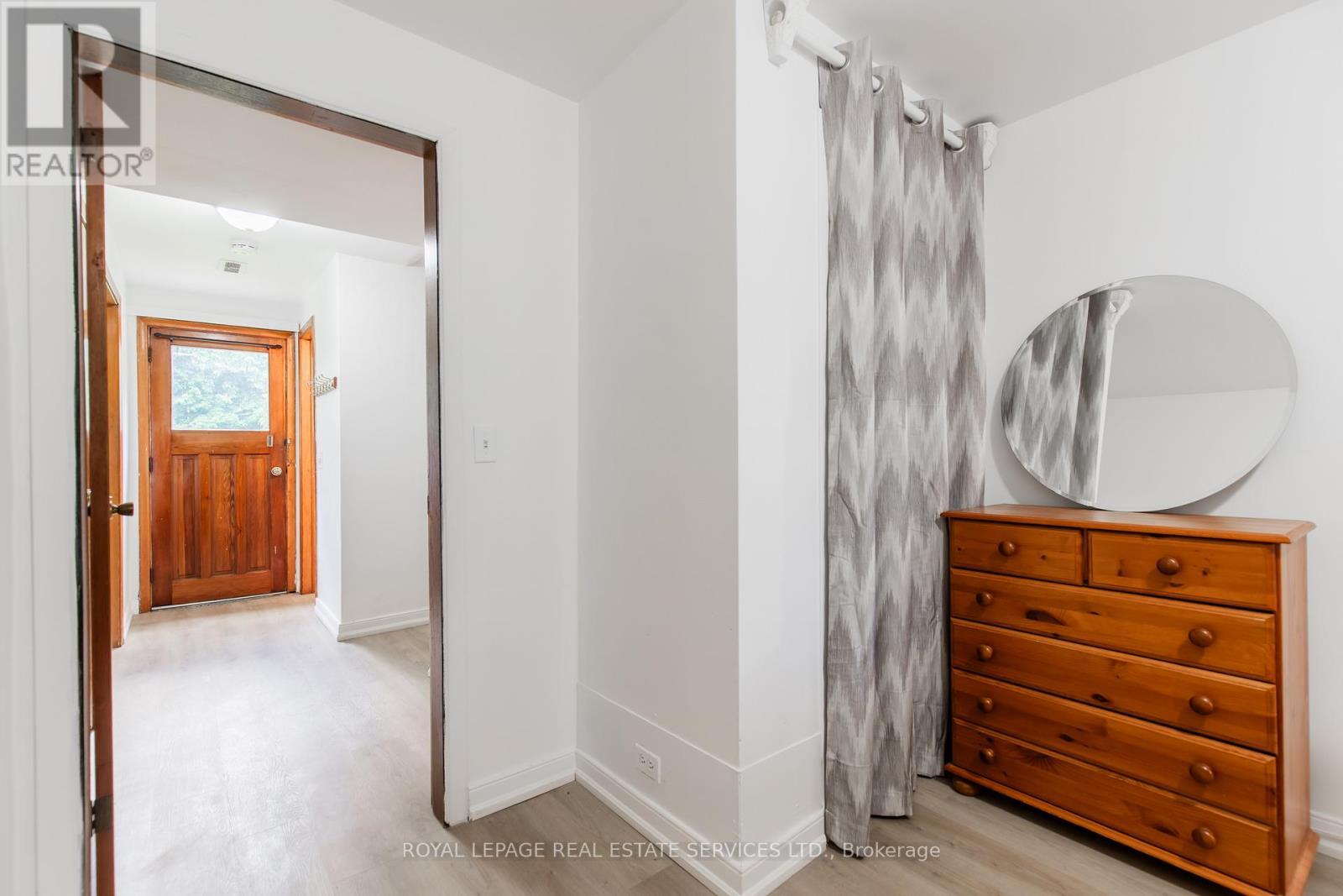 












UNIT #2 - 227 LAKESHORE ROAD W

,
Oakville,




Ontario
L6K1E9

