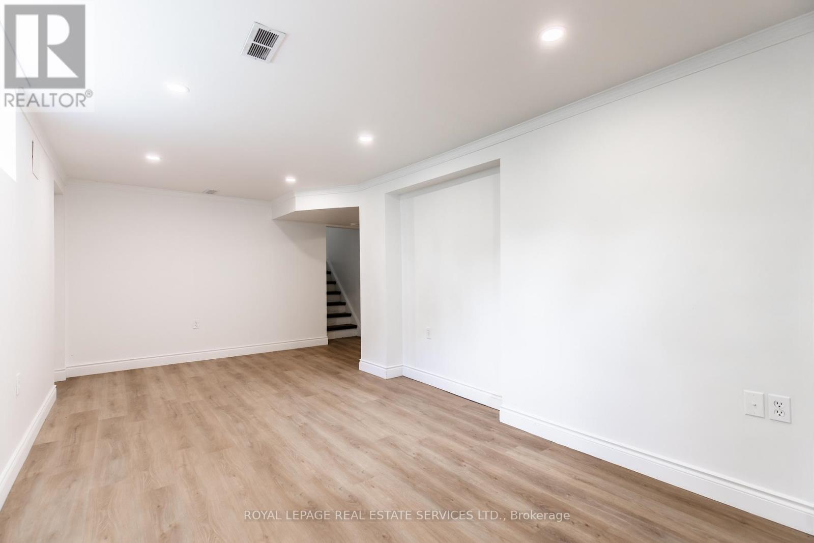 












UNIT #2 - 227 LAKESHORE ROAD W

,
Oakville,




Ontario
L6K1E9

