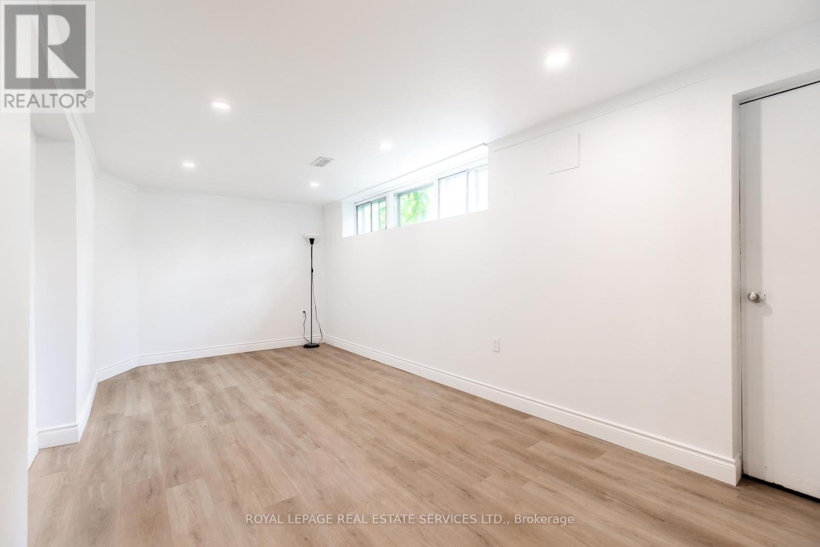 












UNIT #2 - 227 LAKESHORE ROAD W

,
Oakville,




Ontario
L6K1E9

