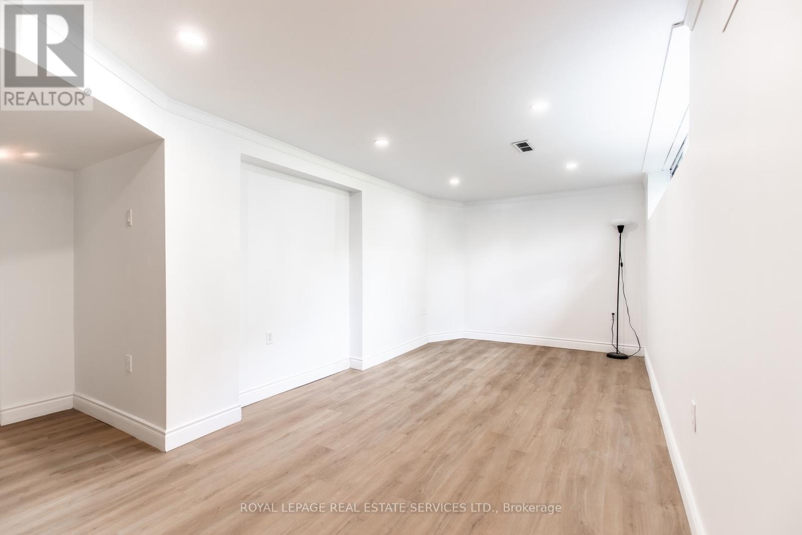 












UNIT #2 - 227 LAKESHORE ROAD W

,
Oakville,




Ontario
L6K1E9

