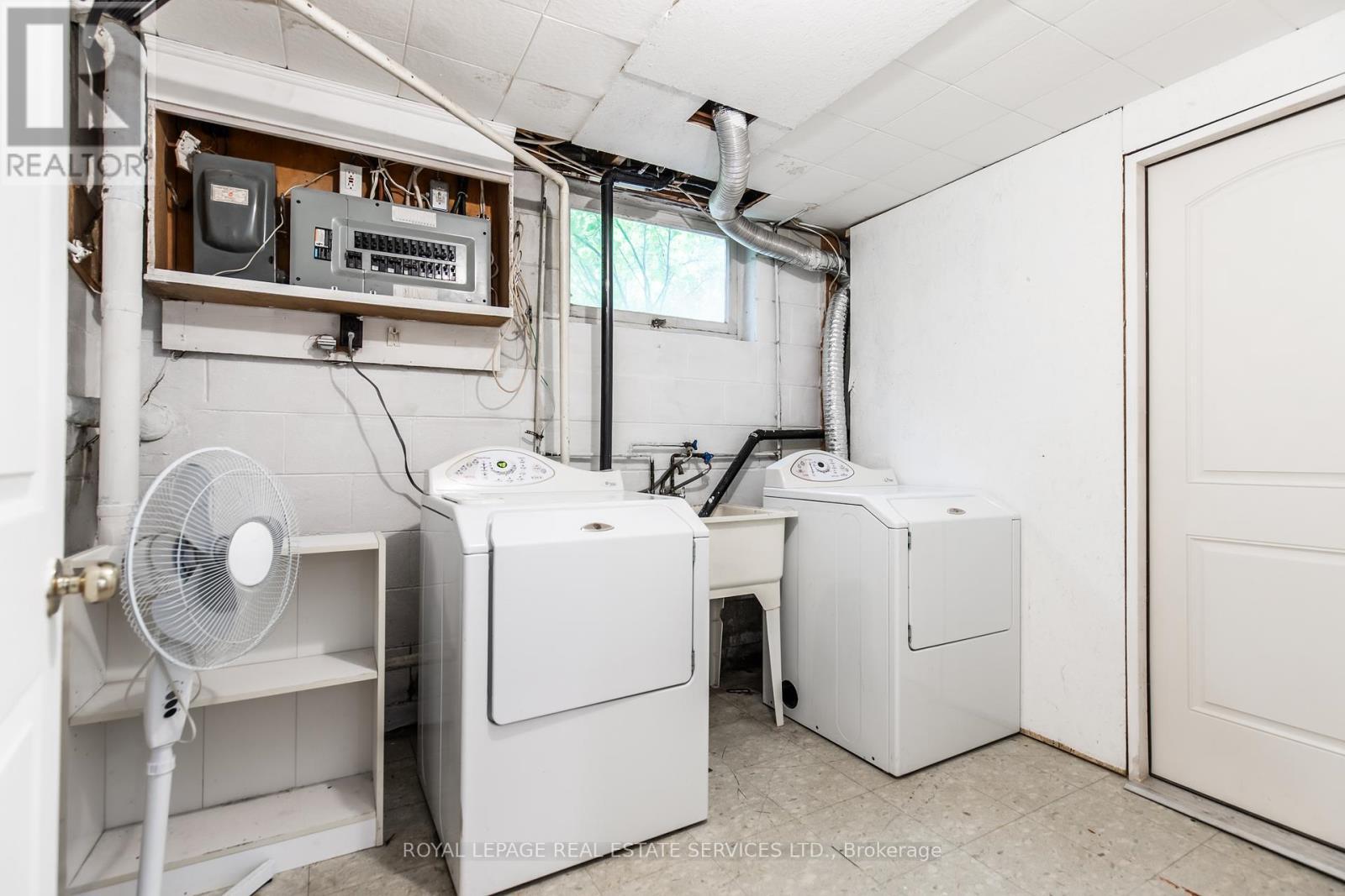 












UNIT #2 - 227 LAKESHORE ROAD W

,
Oakville,




Ontario
L6K1E9

