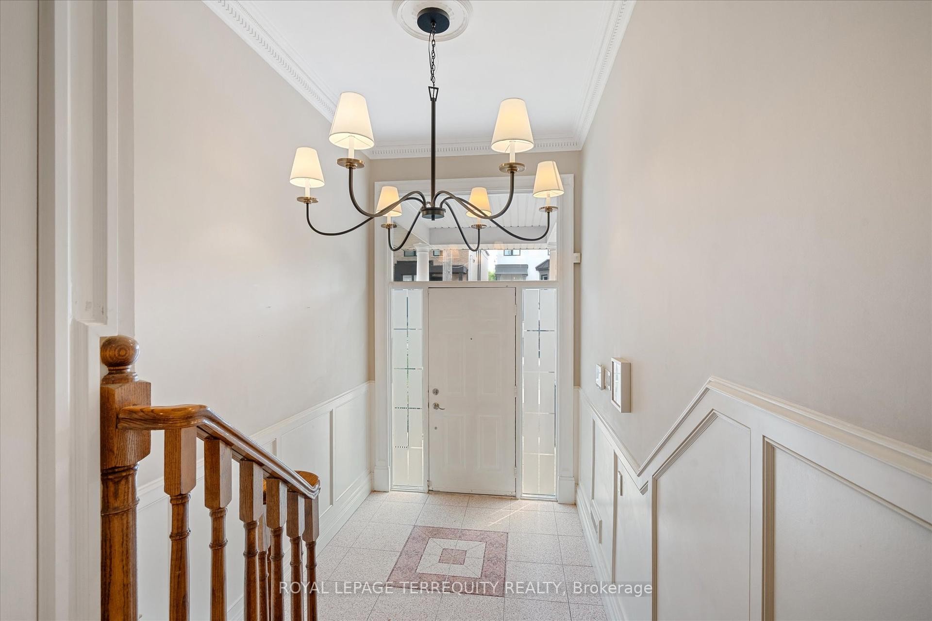 









384


Winnett

Avenue,
Toronto,




ON
M6C 3M1

