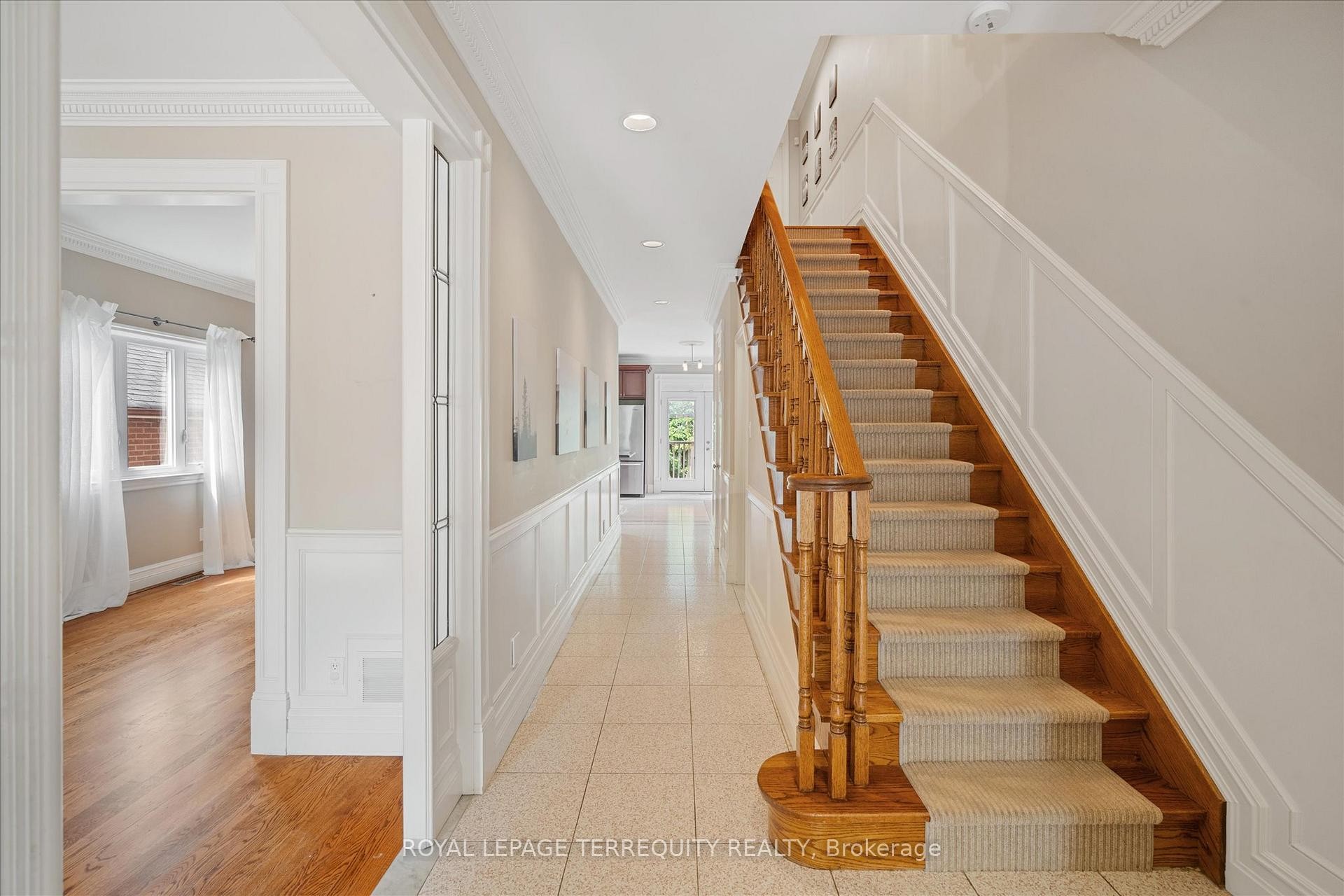 









384


Winnett

Avenue,
Toronto,




ON
M6C 3M1

