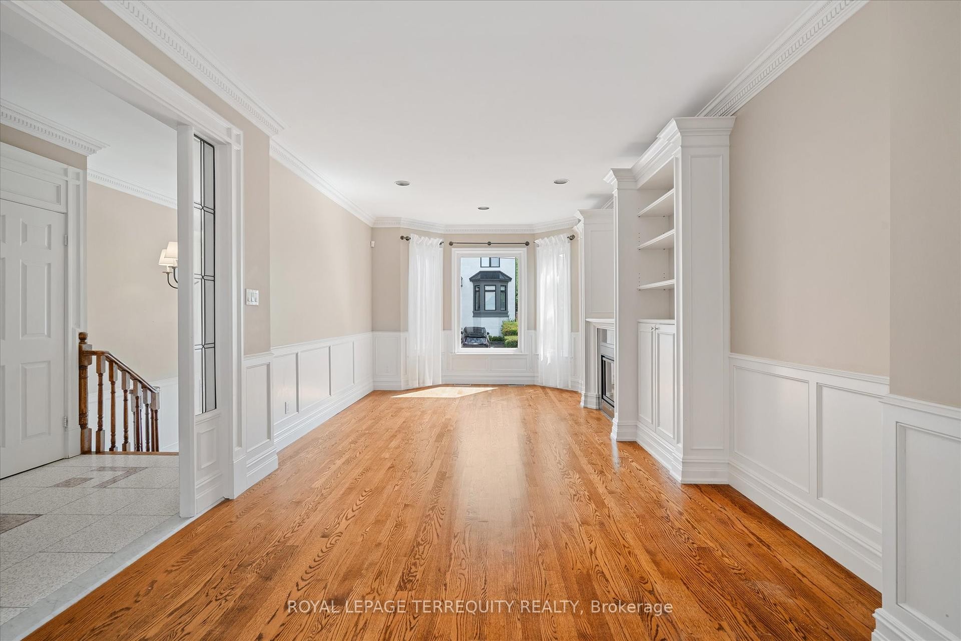 









384


Winnett

Avenue,
Toronto,




ON
M6C 3M1

