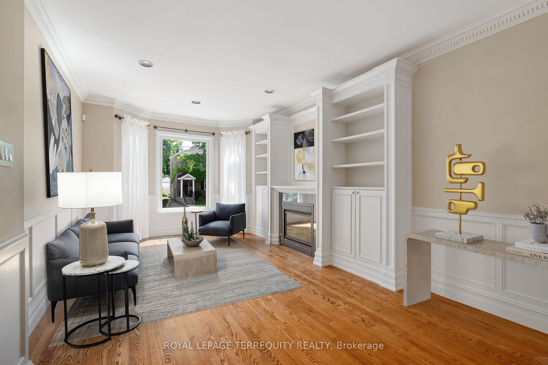 









384


Winnett

Avenue,
Toronto,




ON
M6C 3M1

