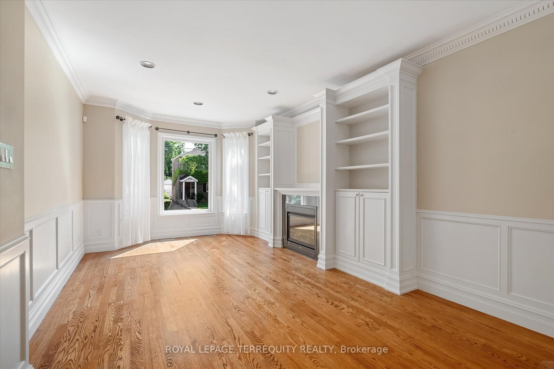 









384


Winnett

Avenue,
Toronto,




ON
M6C 3M1

