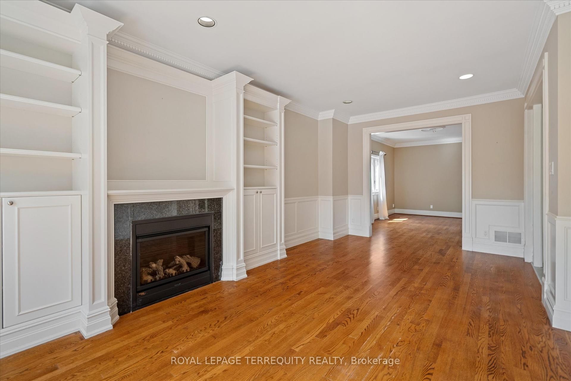 









384


Winnett

Avenue,
Toronto,




ON
M6C 3M1

