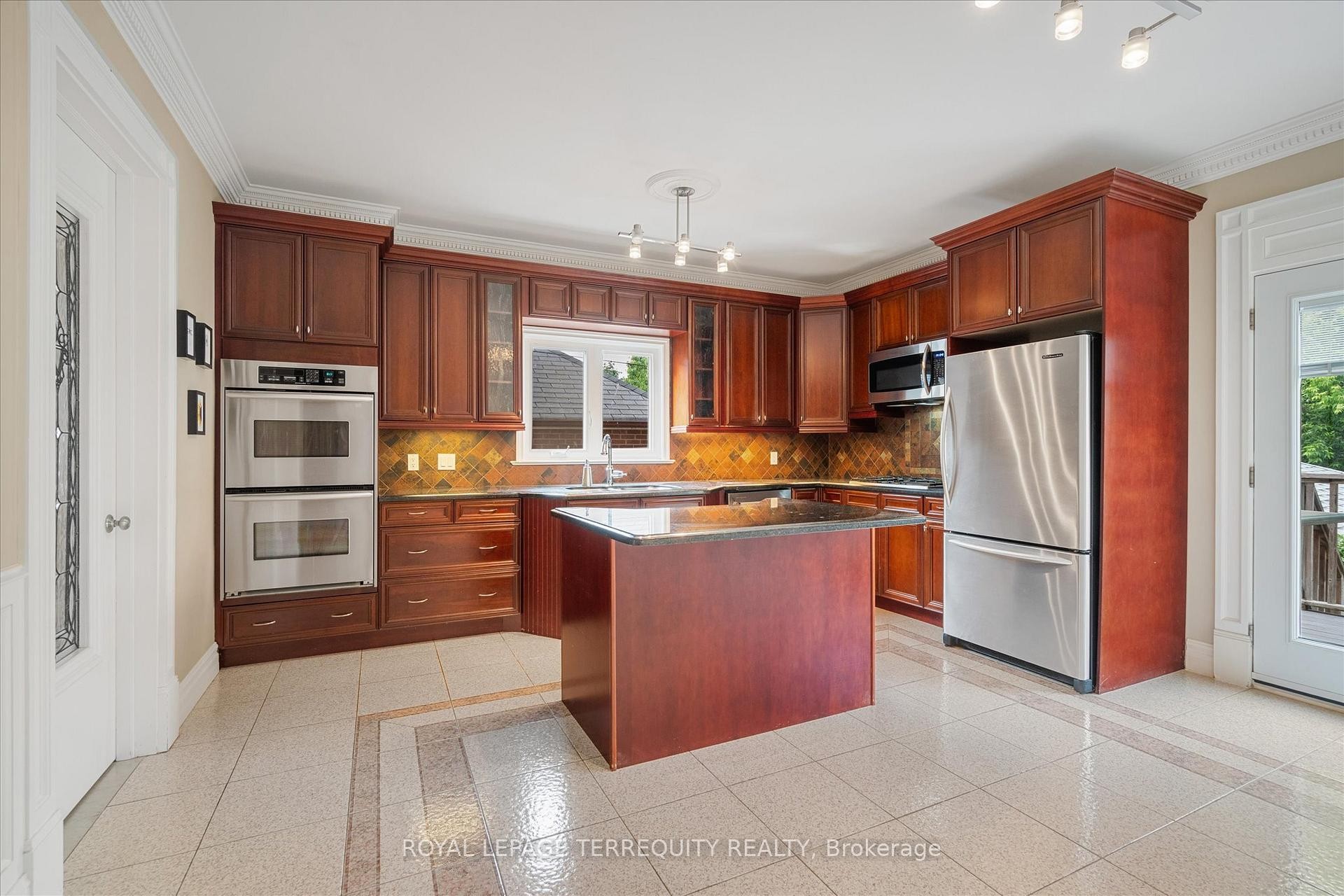 









384


Winnett

Avenue,
Toronto,




ON
M6C 3M1

