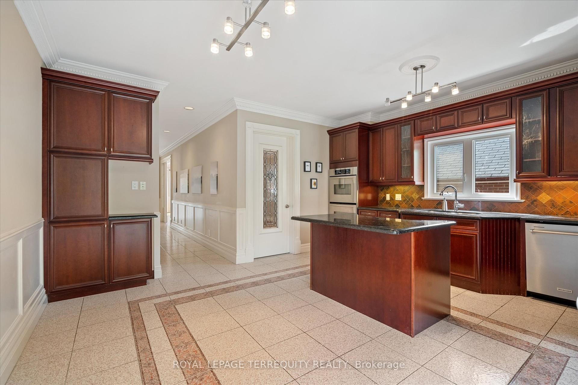 









384


Winnett

Avenue,
Toronto,




ON
M6C 3M1

