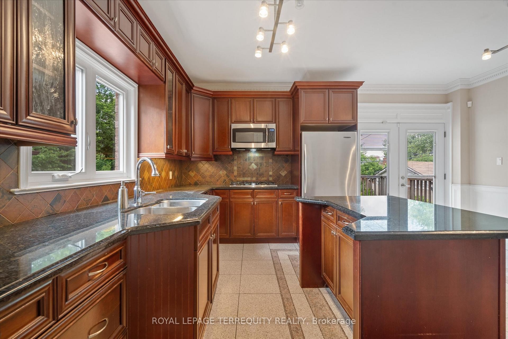 









384


Winnett

Avenue,
Toronto,




ON
M6C 3M1

