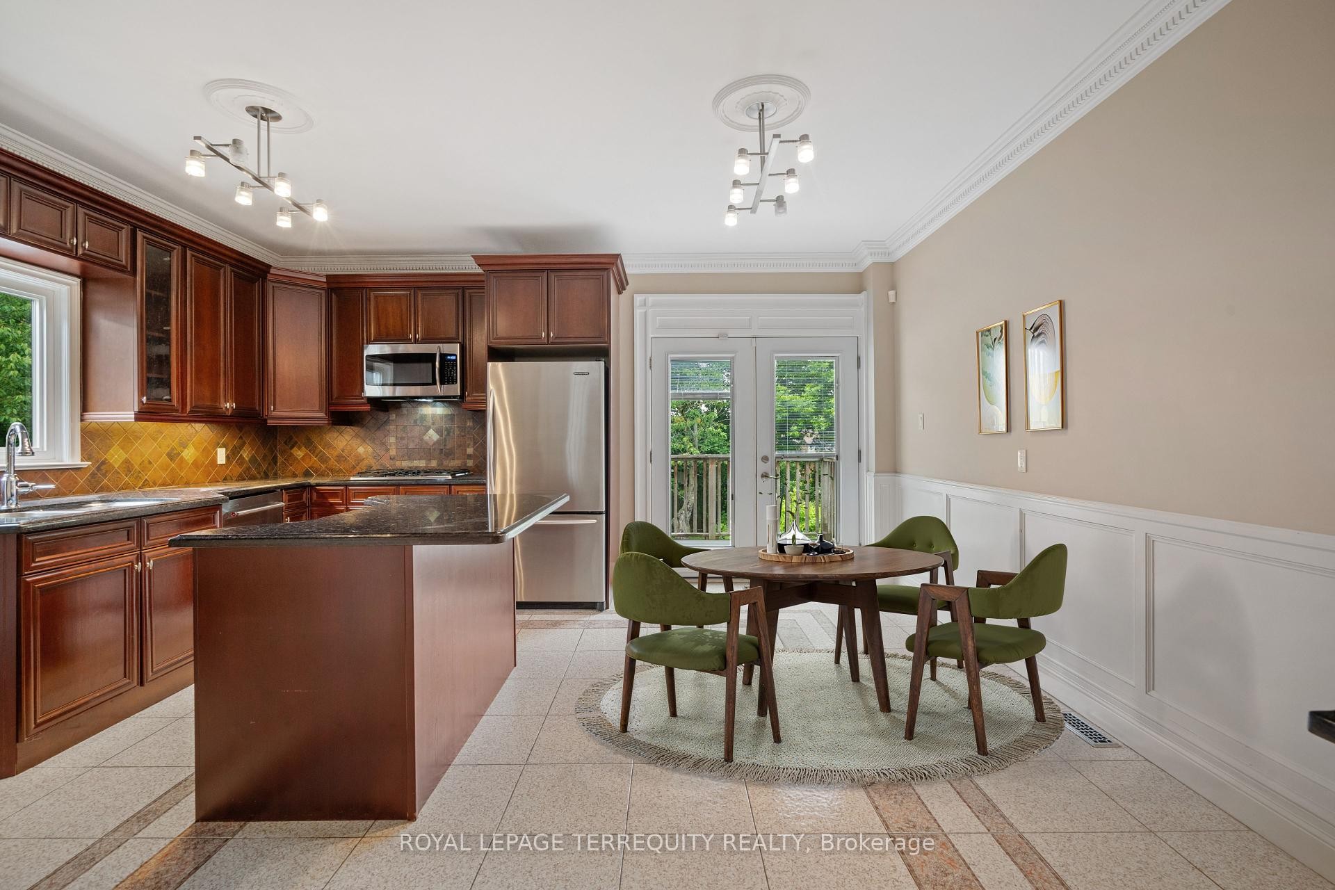 









384


Winnett

Avenue,
Toronto,




ON
M6C 3M1

