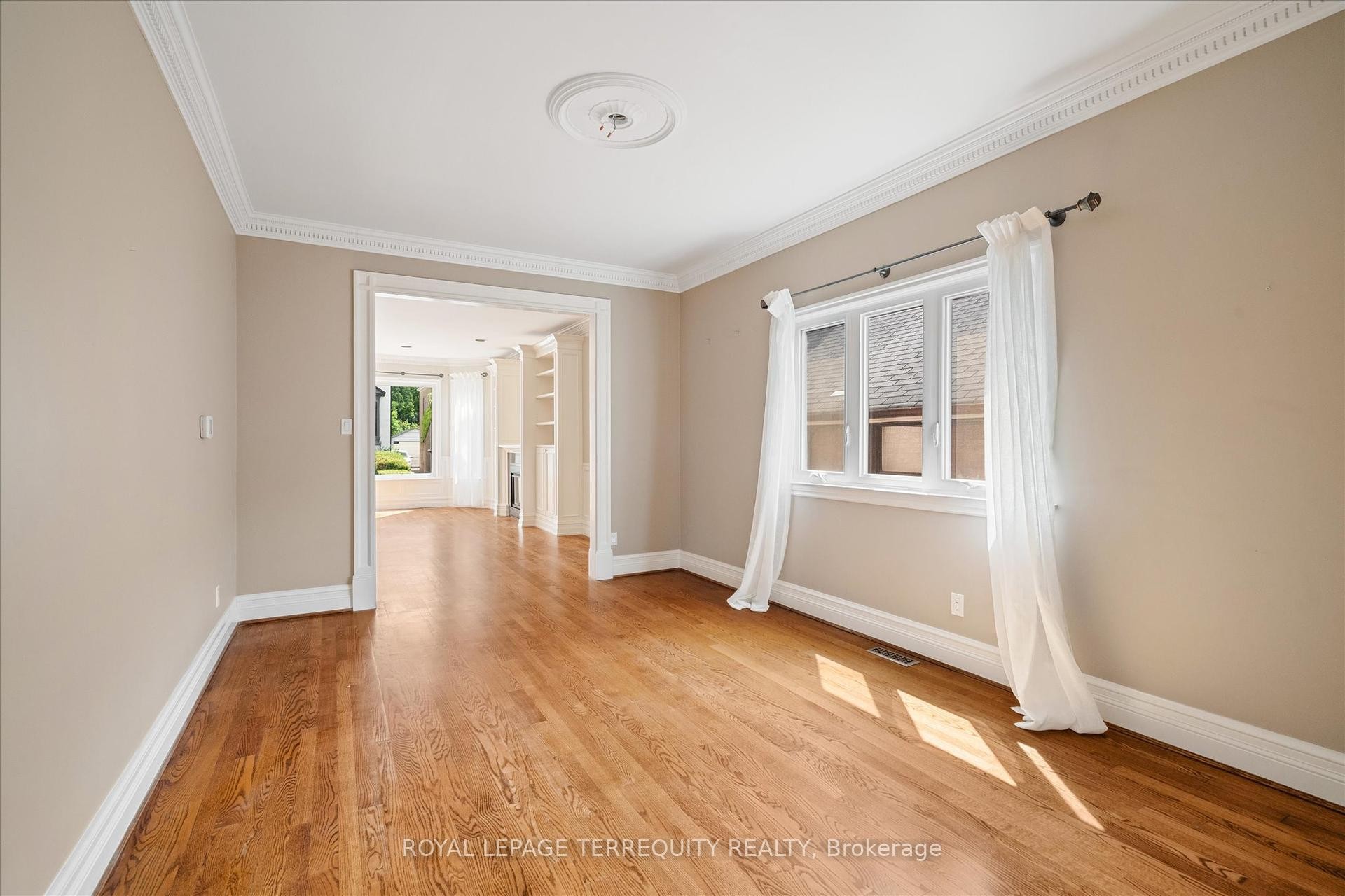 









384


Winnett

Avenue,
Toronto,




ON
M6C 3M1

