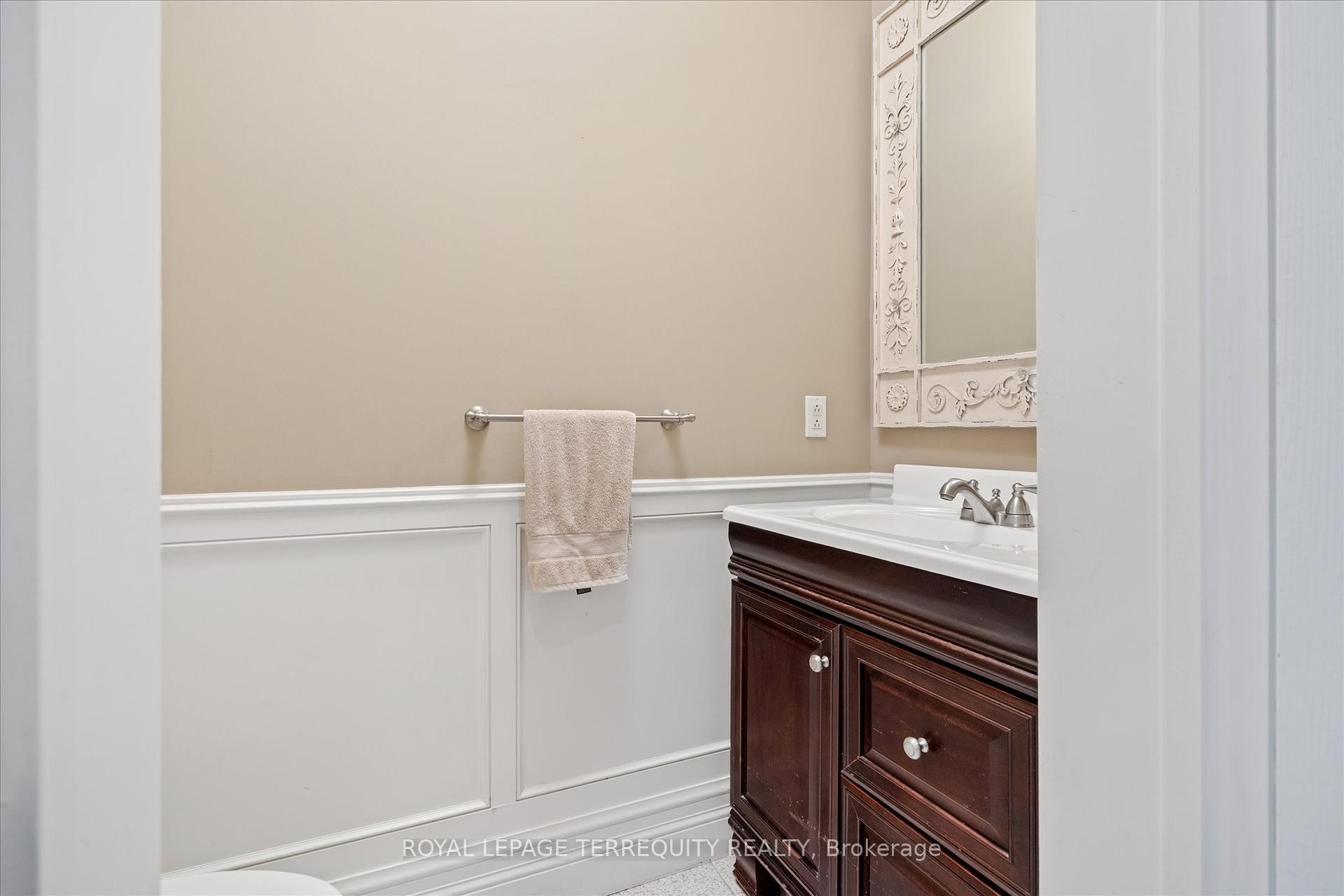 









384


Winnett

Avenue,
Toronto,




ON
M6C 3M1

