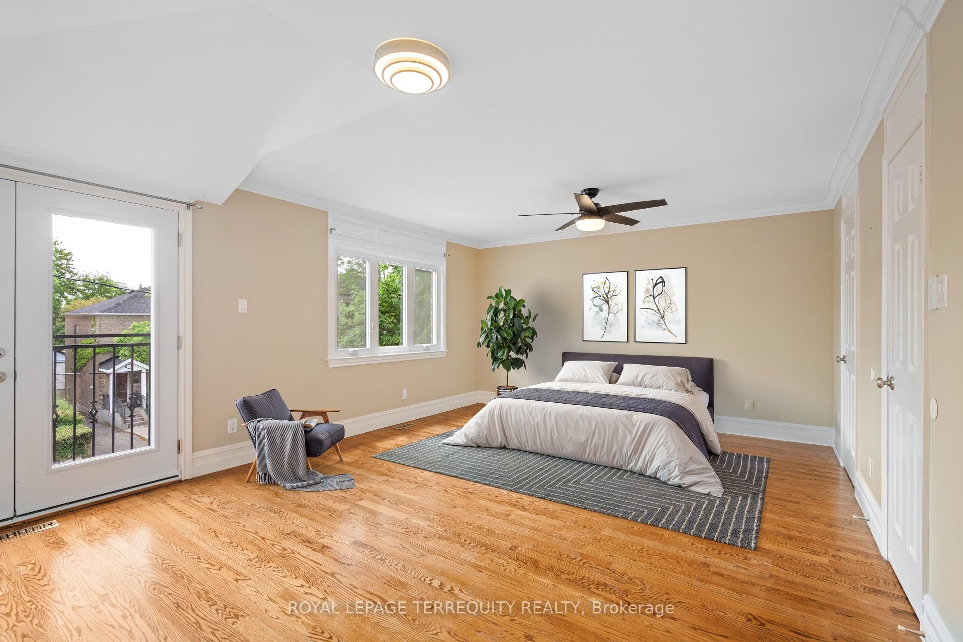 









384


Winnett

Avenue,
Toronto,




ON
M6C 3M1

