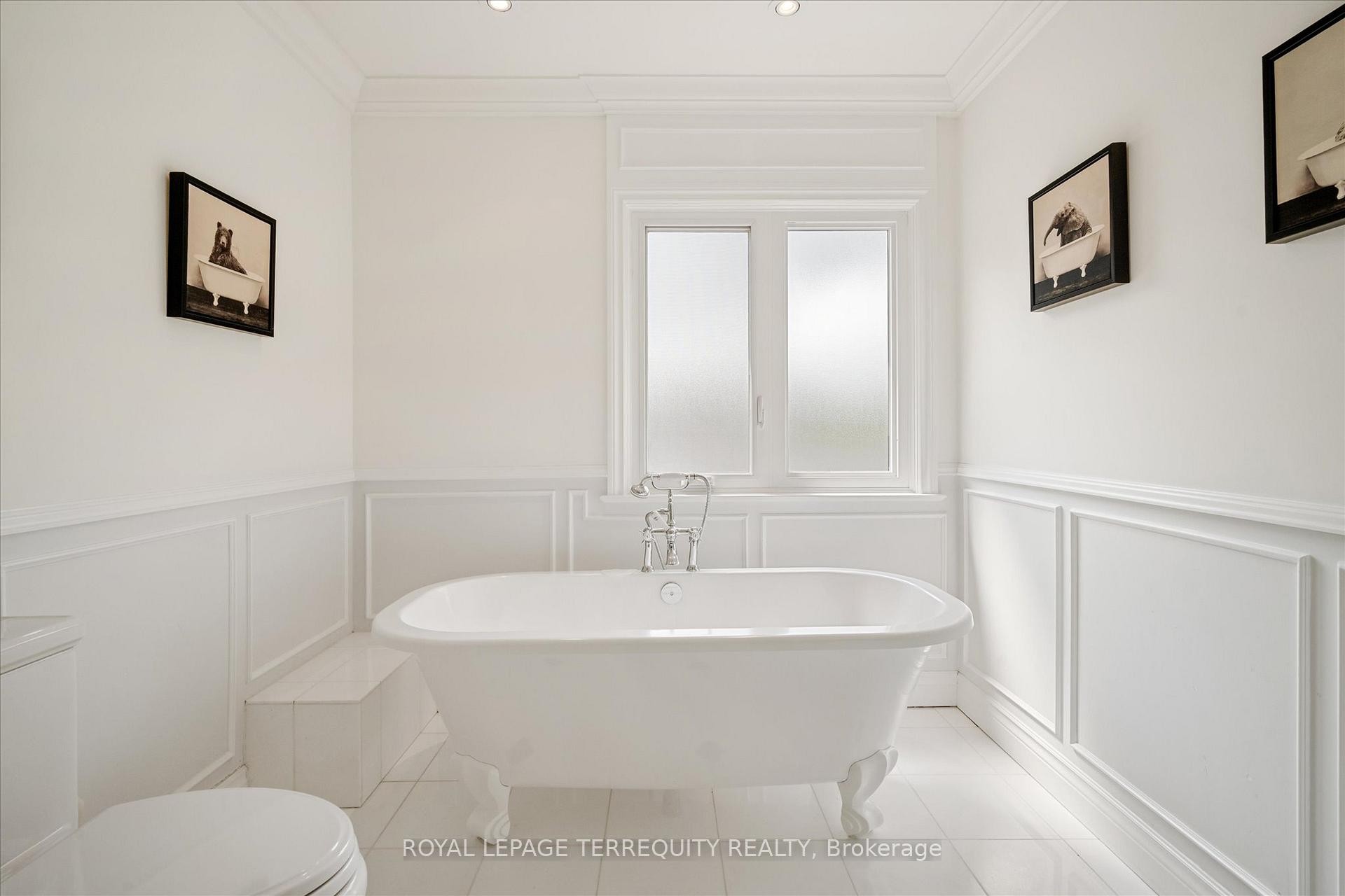 









384


Winnett

Avenue,
Toronto,




ON
M6C 3M1

