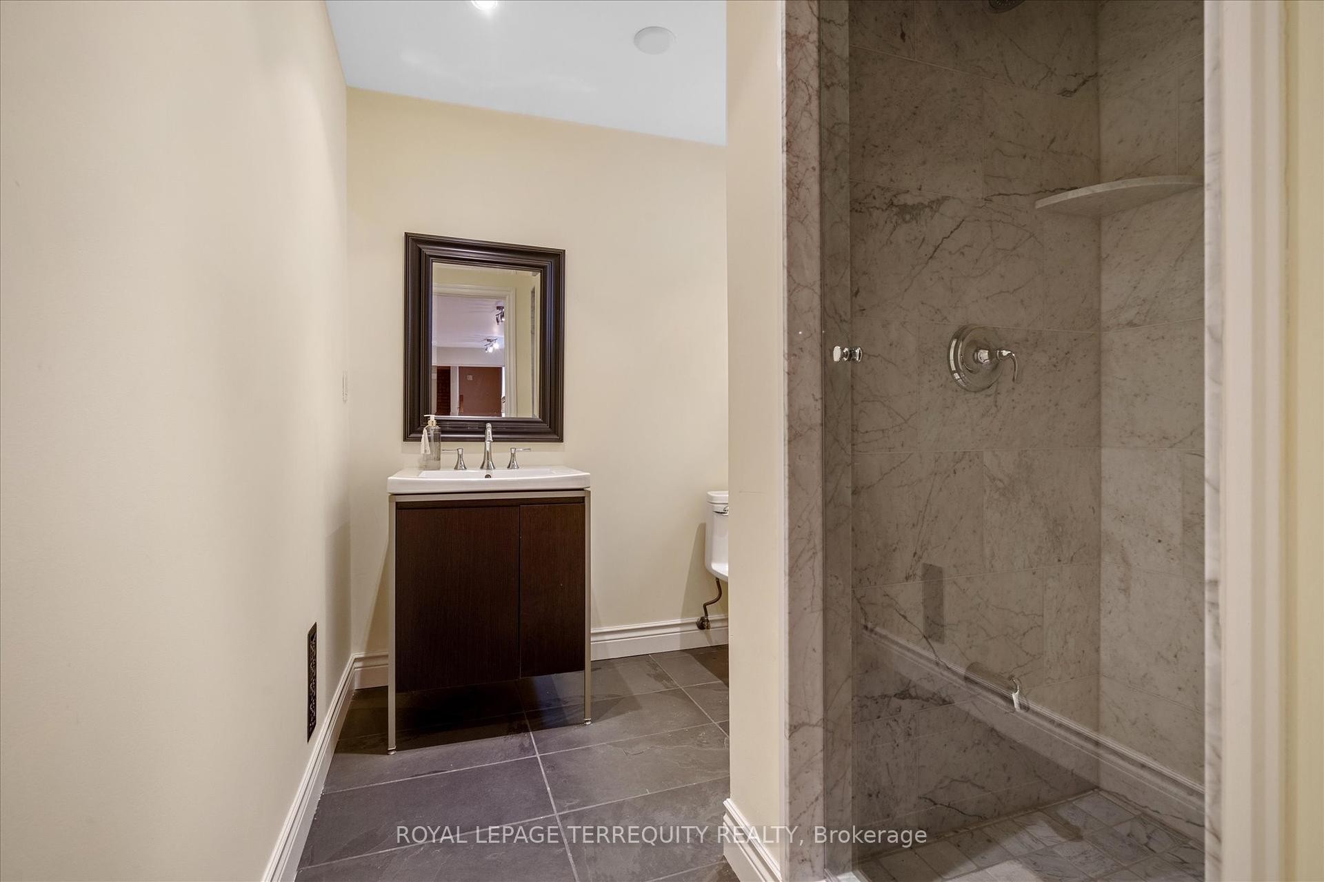 









384


Winnett

Avenue,
Toronto,




ON
M6C 3M1

