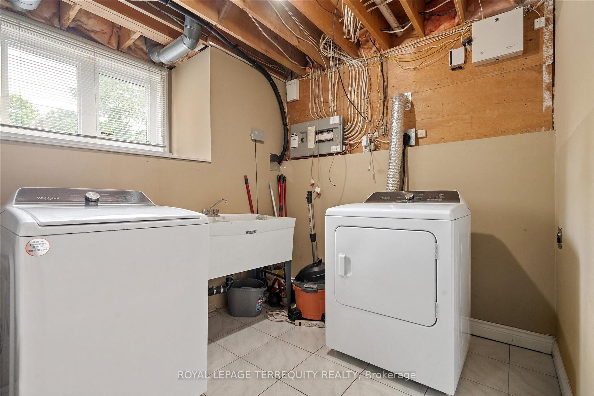 









384


Winnett

Avenue,
Toronto,




ON
M6C 3M1

