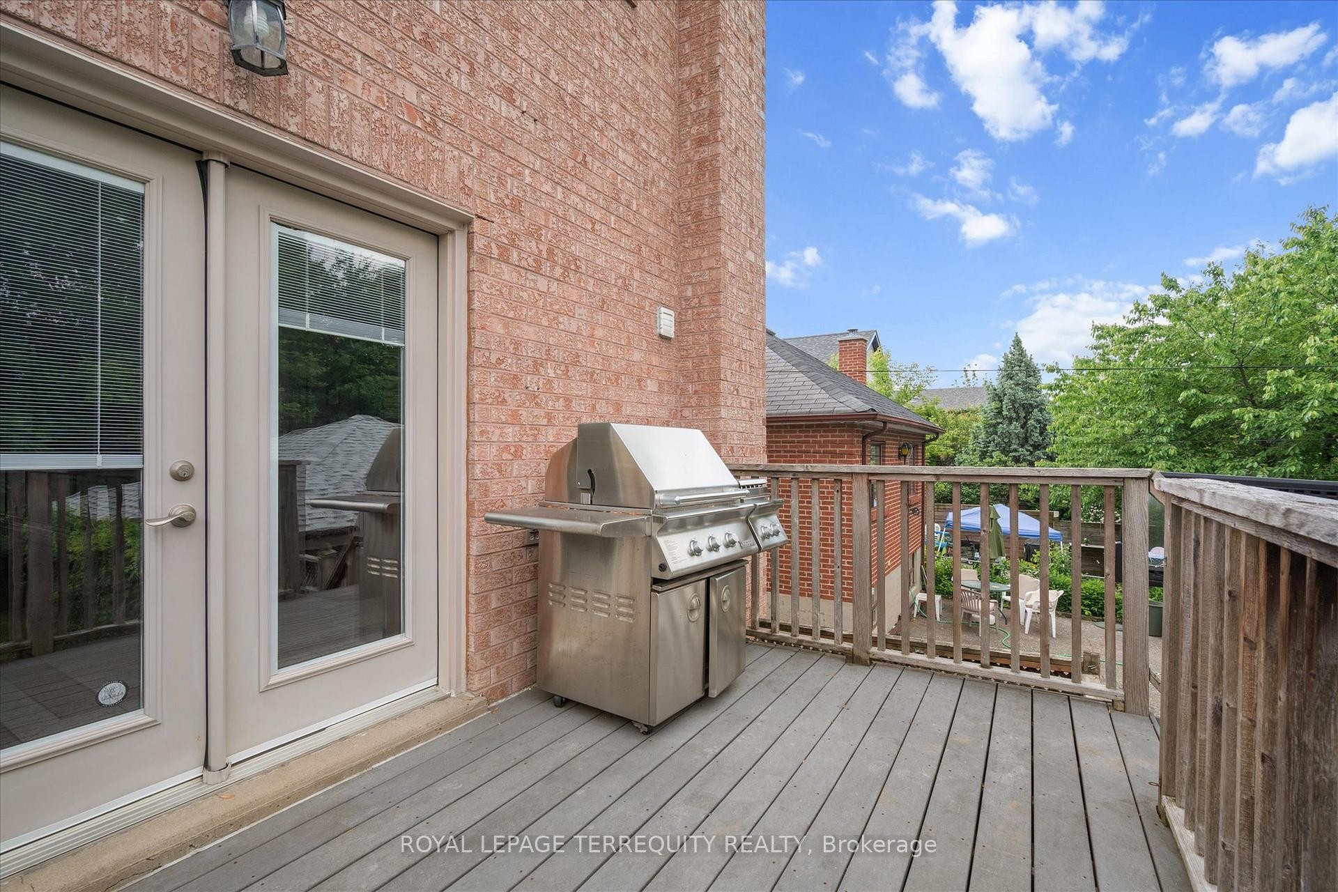 









384


Winnett

Avenue,
Toronto,




ON
M6C 3M1

